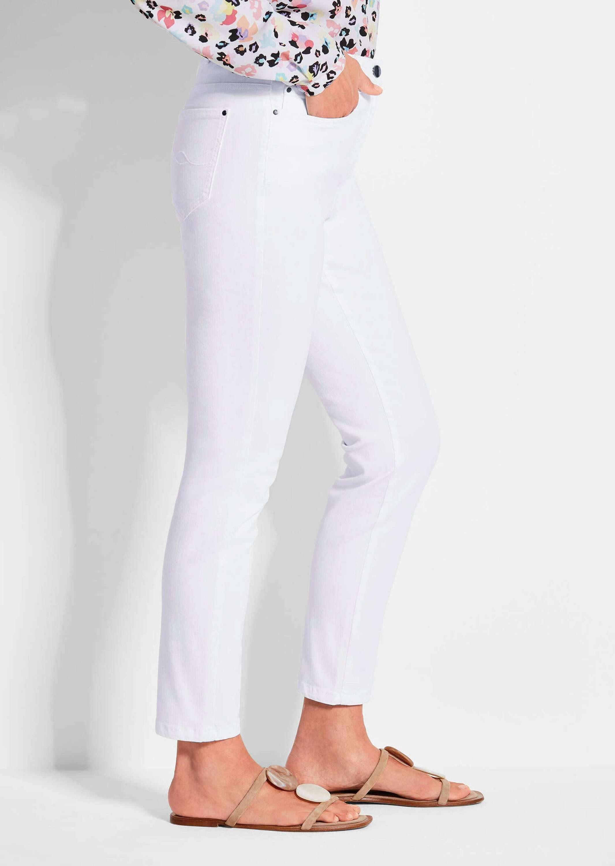 GOLDNER 7/8-Hose Kurzgröße: Slim Fit Jeans BELLA mit Dehnbund Elegante Damenhose mit Formbund und dekorativem Details – Bild 4 von 5