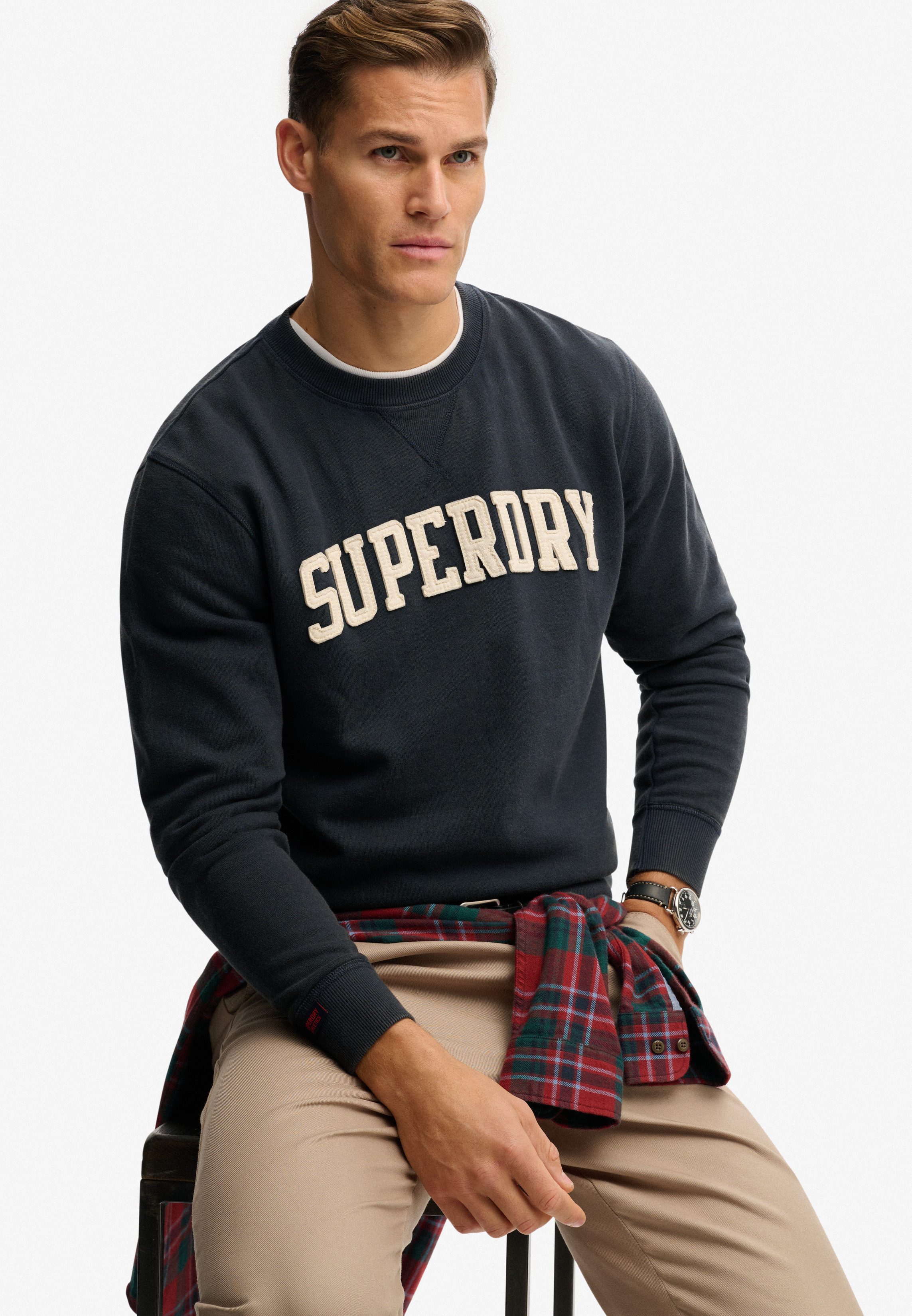 Superdry Sweatshirt VINTAGE ATHLETIC CREW aus Baumwolle und angerauter Sweatware, Loose Fit, ohne Verschluss