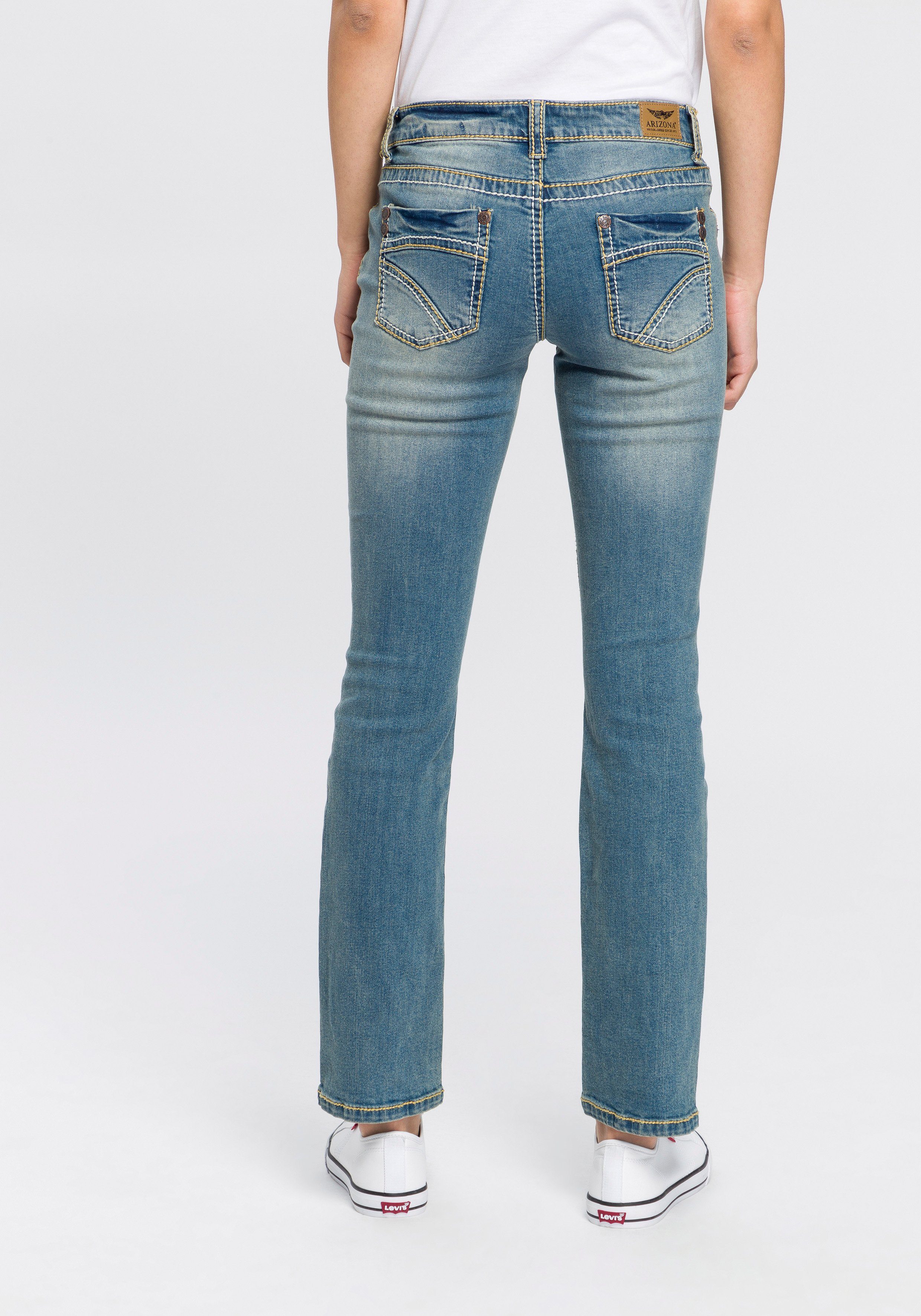Gerade Jeans Kontrastnähte