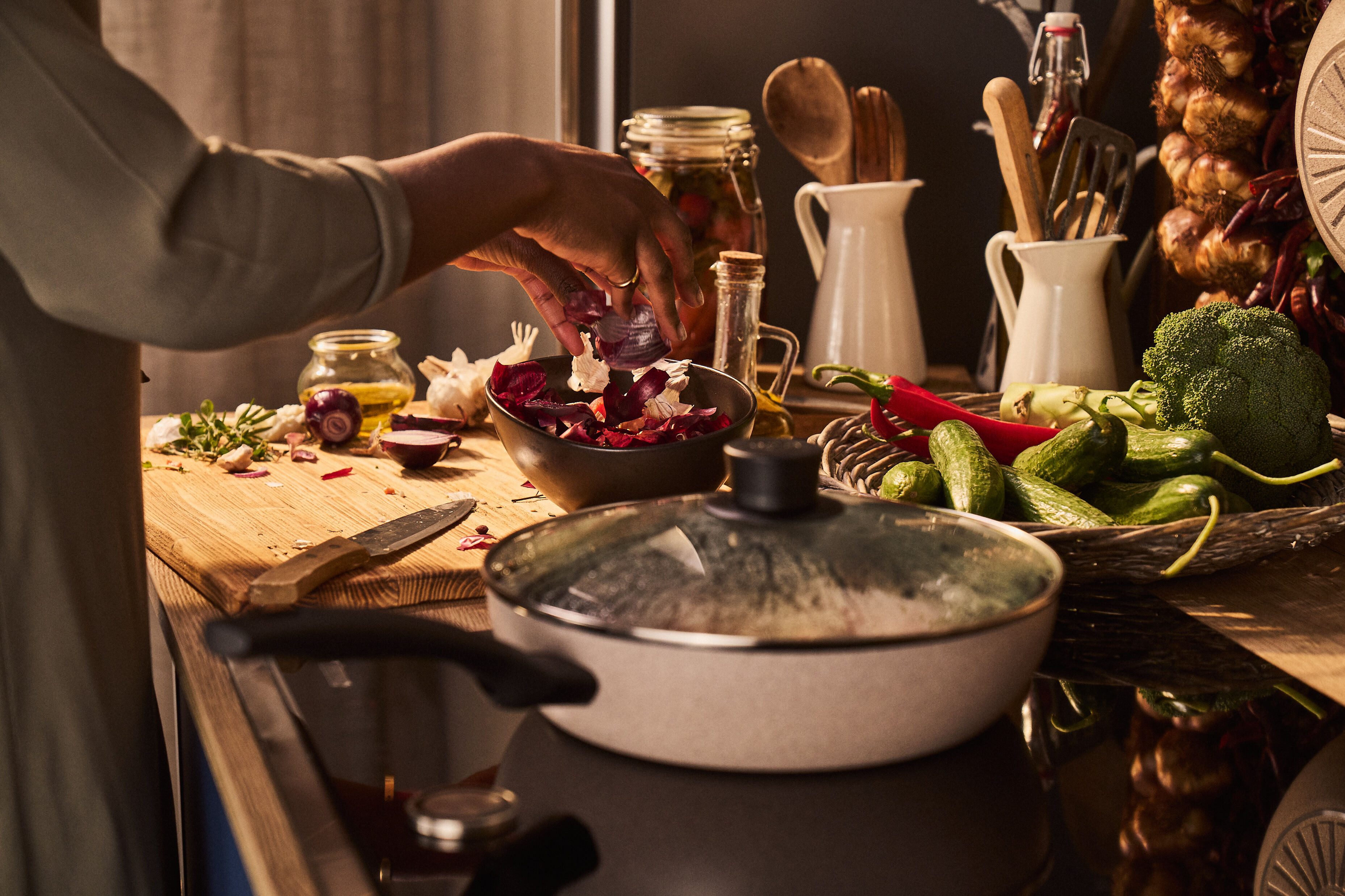 BALLARINI Schmorpfanne Ledro, mit Deckel, Aluminium (1-tlg), Keramikbeschichtung, recyceltes Aluminium, Thermopoint, Made in Italy