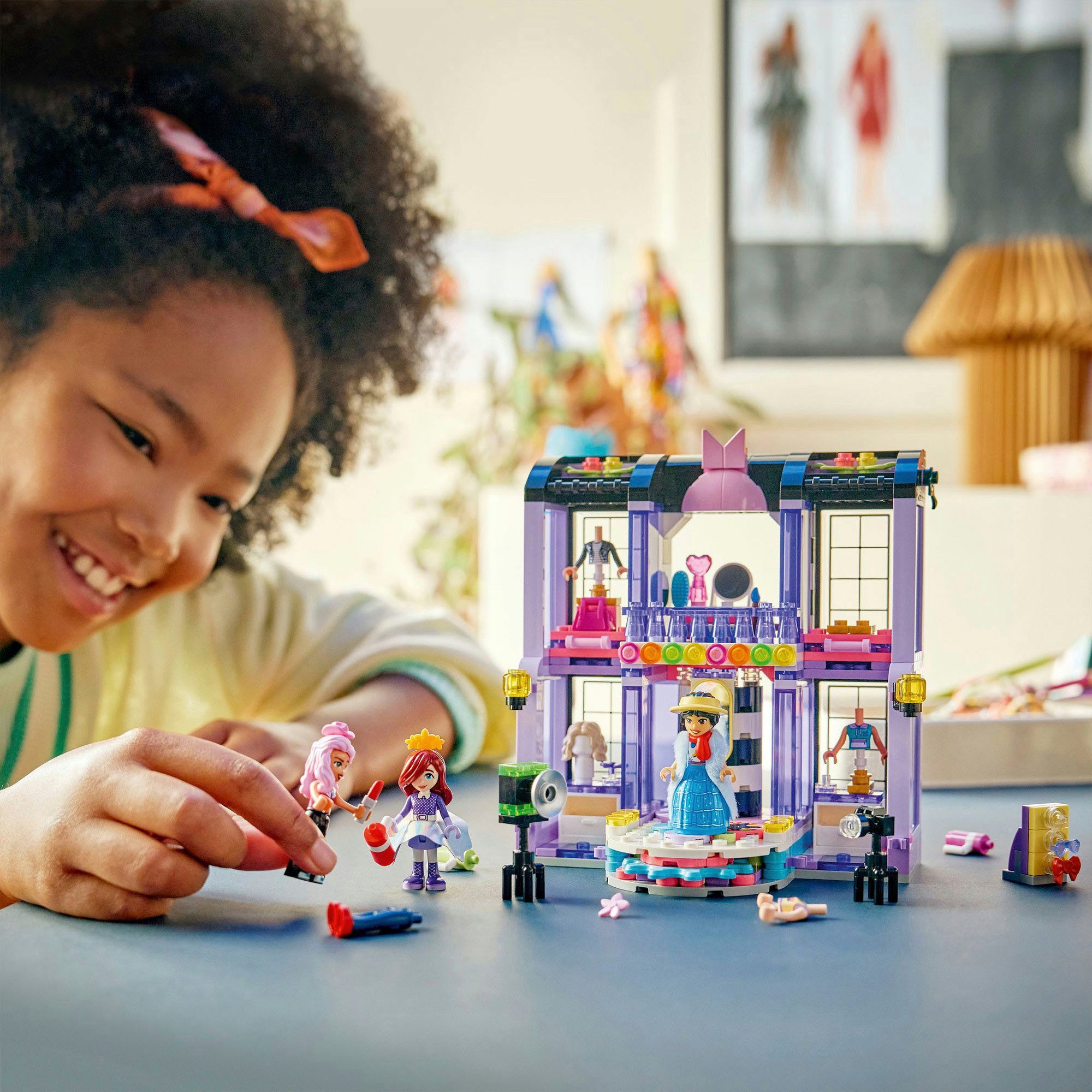 LEGO® Modeschau in Heartlake City (42685), LEGO Friends Konstruktionsspielsteine, (410 St), Made in Europe – Bild 2 von 5