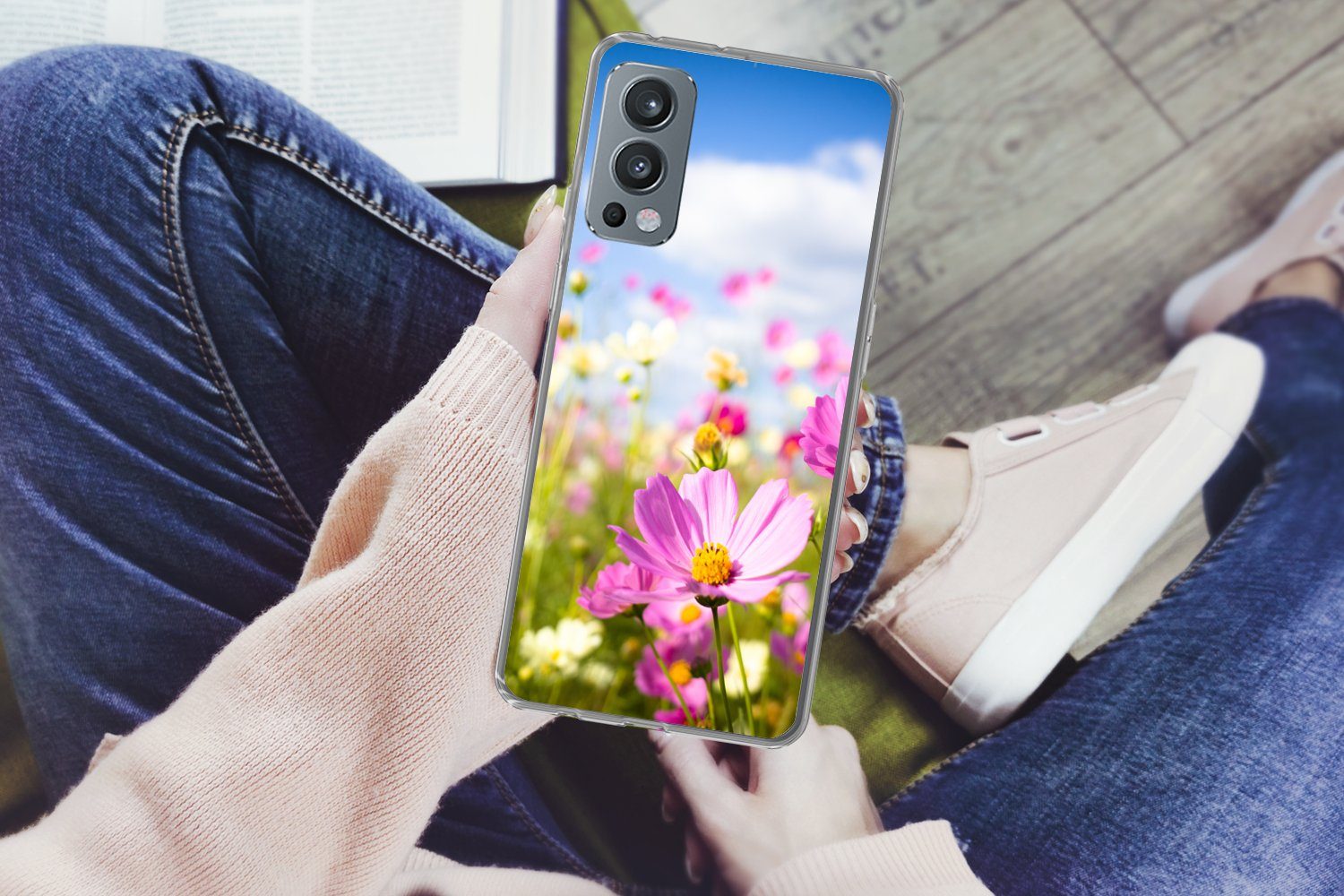 MuchoWow Handyhülle für OnePlus Nord 2 5G Blumen - Wiese - Lila - Gras - Weiß - Wolken - B, Phone Case, Silikon, Schutzhülle Dünn