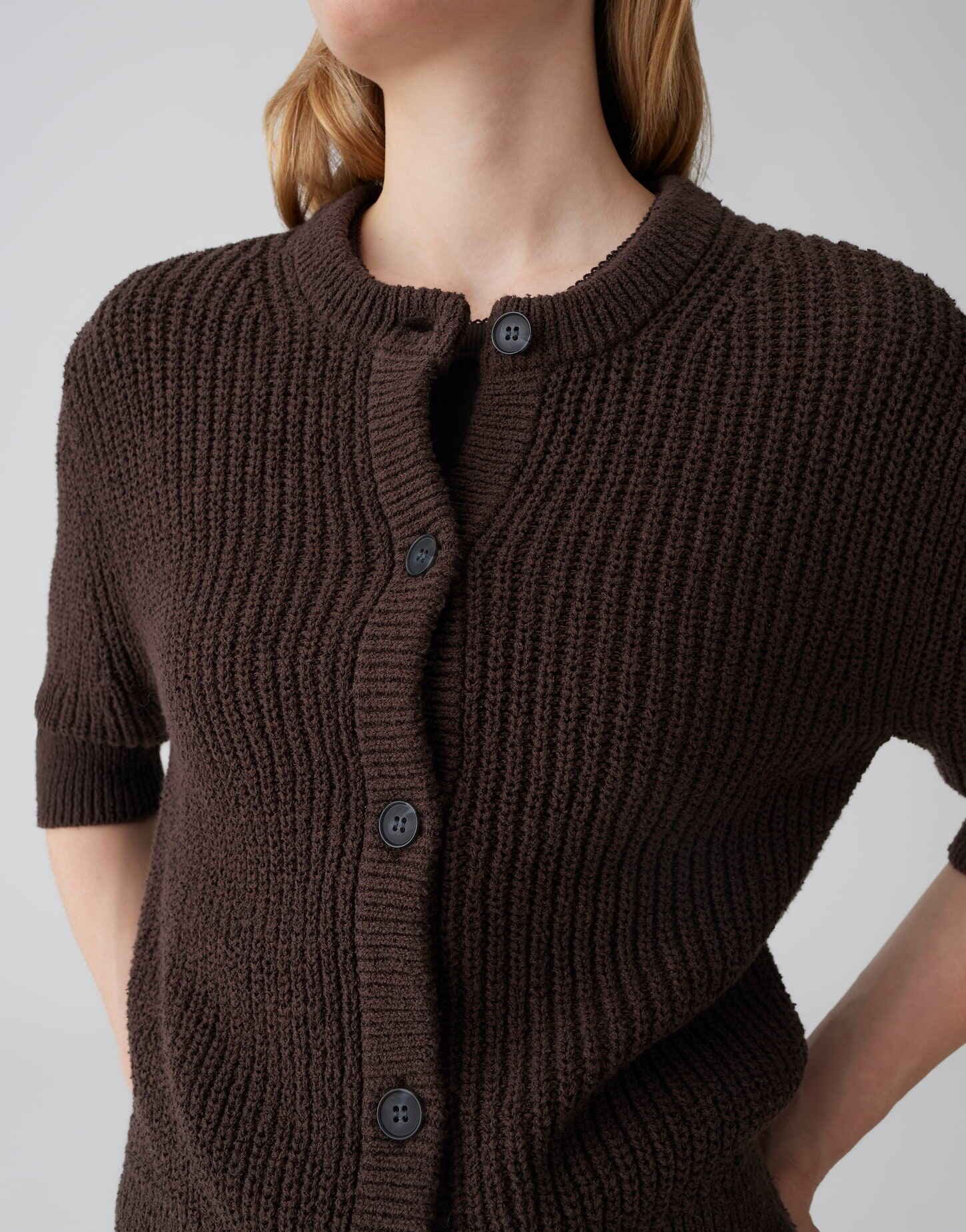 OPUS Cardigan Cardigan aus Baumwolle mit Rippstruktur Knopfleiste mit Hornoptik-Knöpfen, schmale Passform – Bild 4 von 5