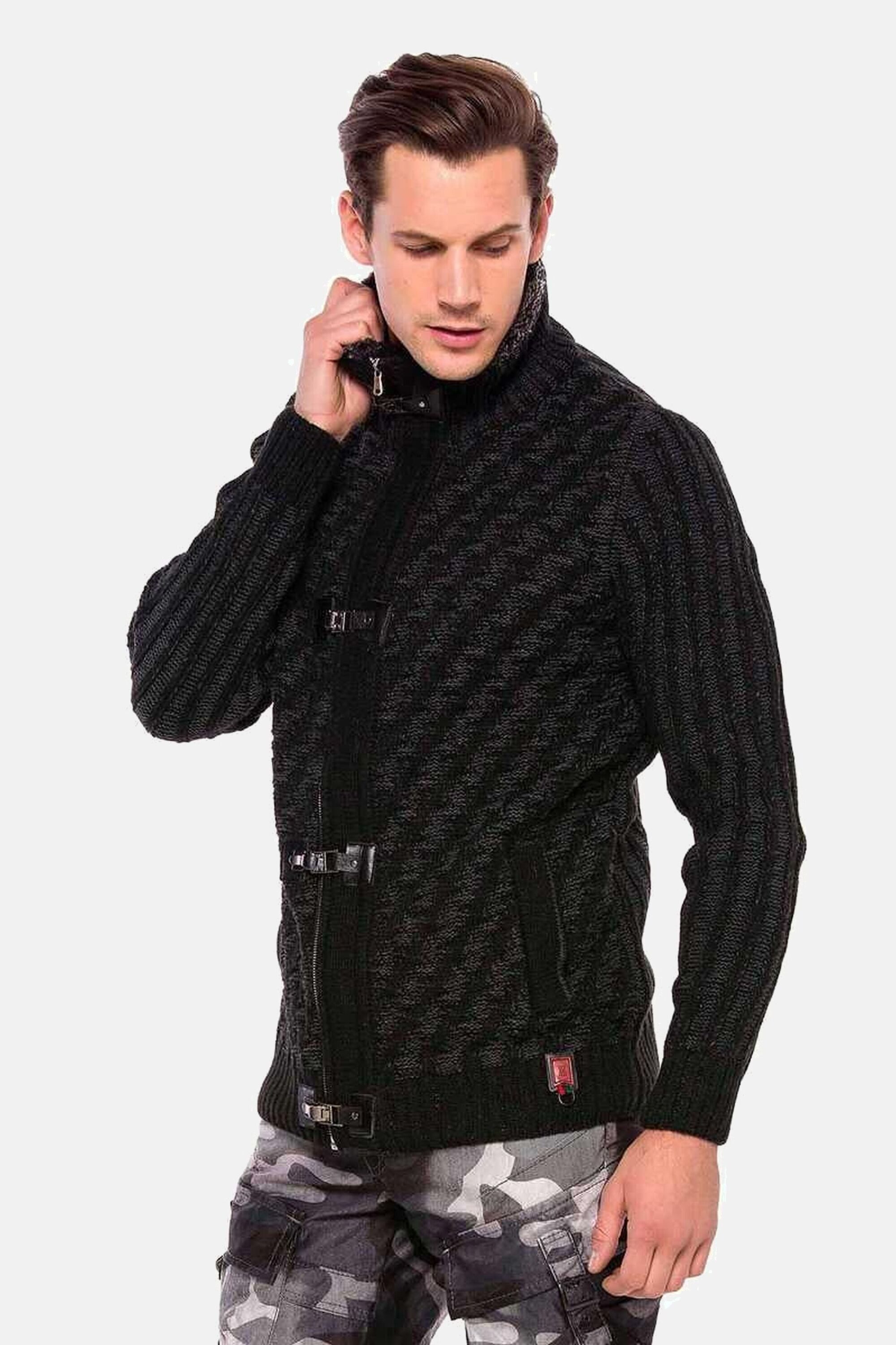 Cipo & Baxx Strickpullover Pullover (1-tlg) mit Verschlussschnalle, CP213