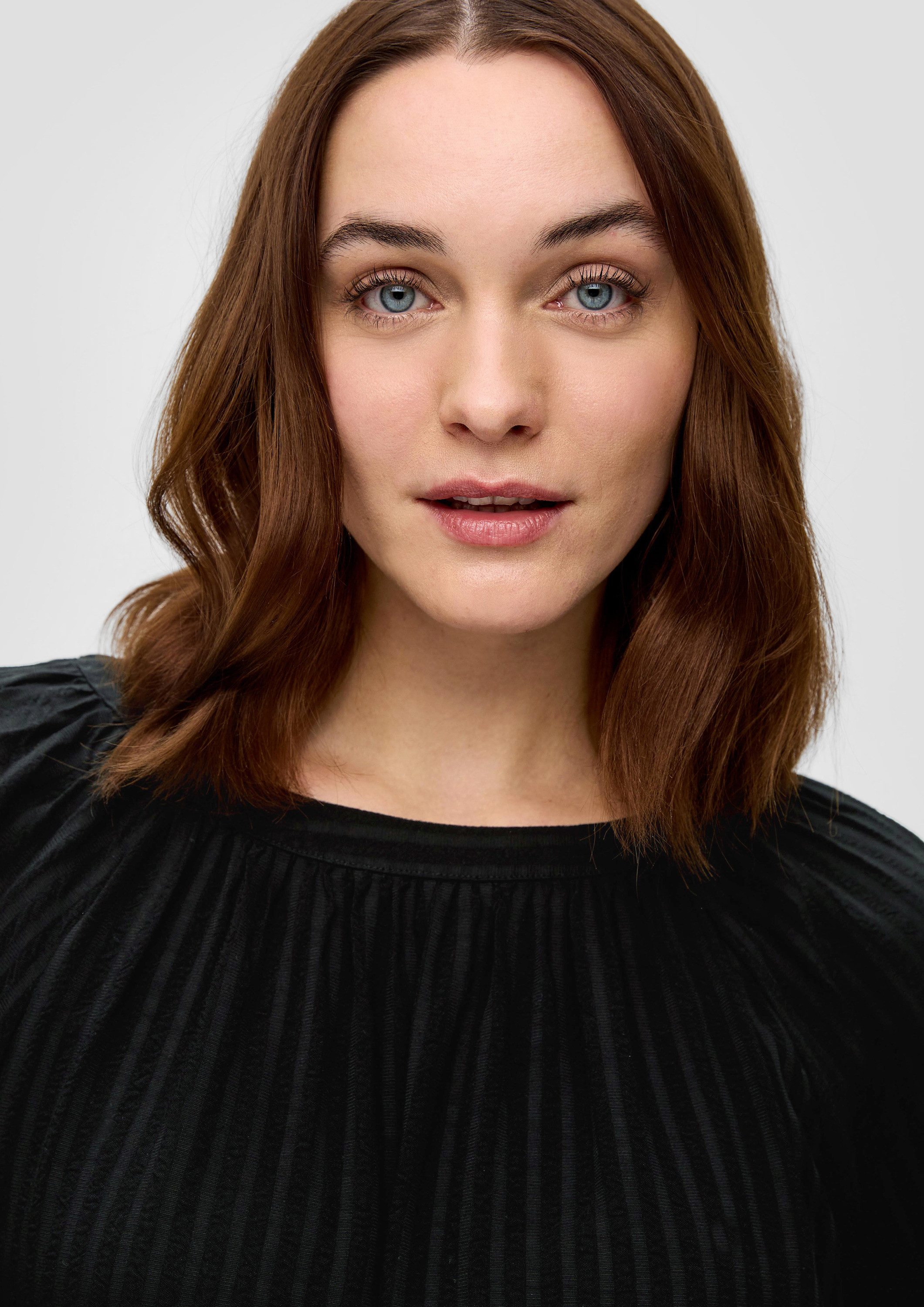 s.Oliver Kurzarmbluse Bluse Fließende Bluse mit Streifenmuster