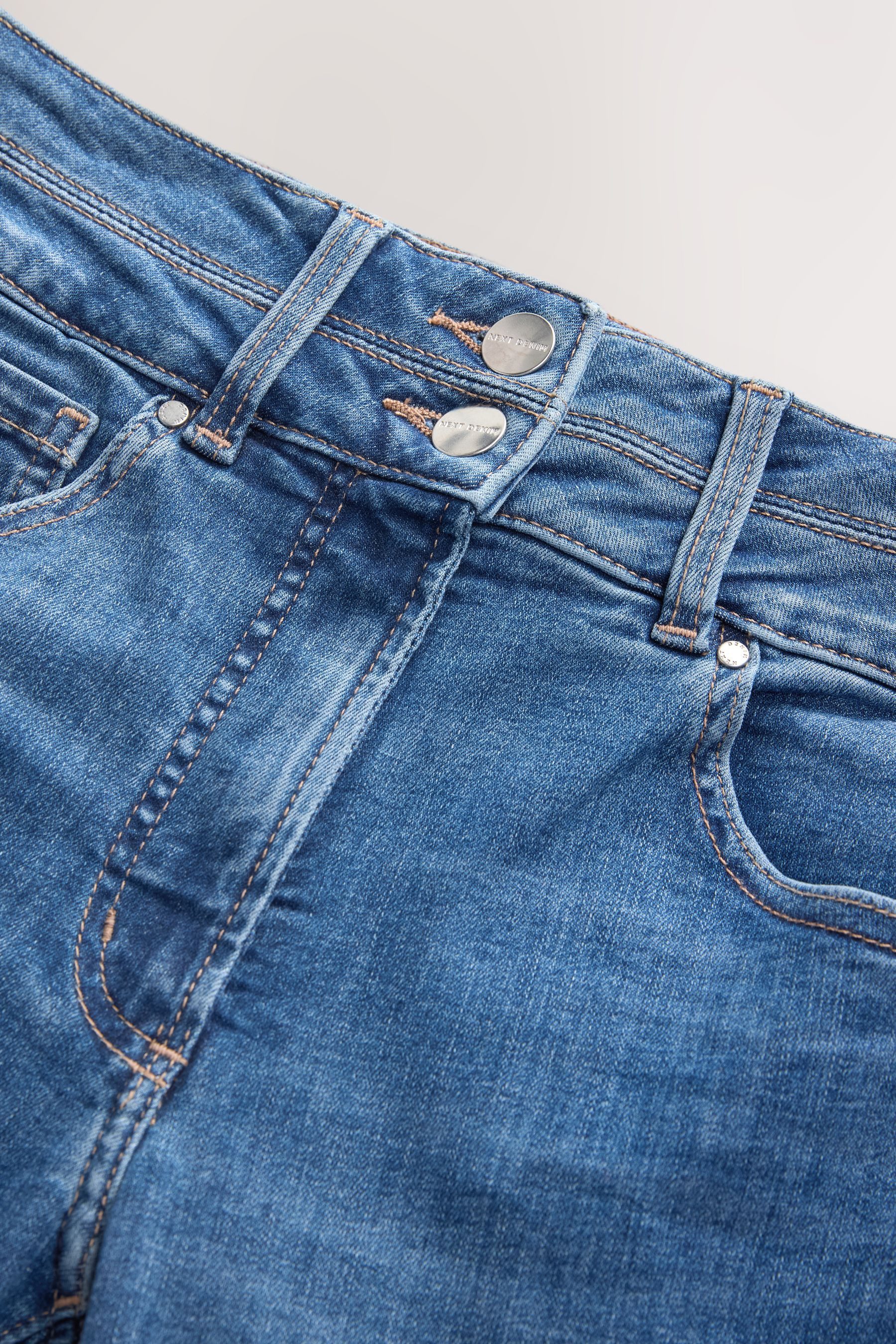 Next Push-up-Jeans Lift, Slim And Shape Bootcut-Jeans, Kurzgröße (1-tlg)