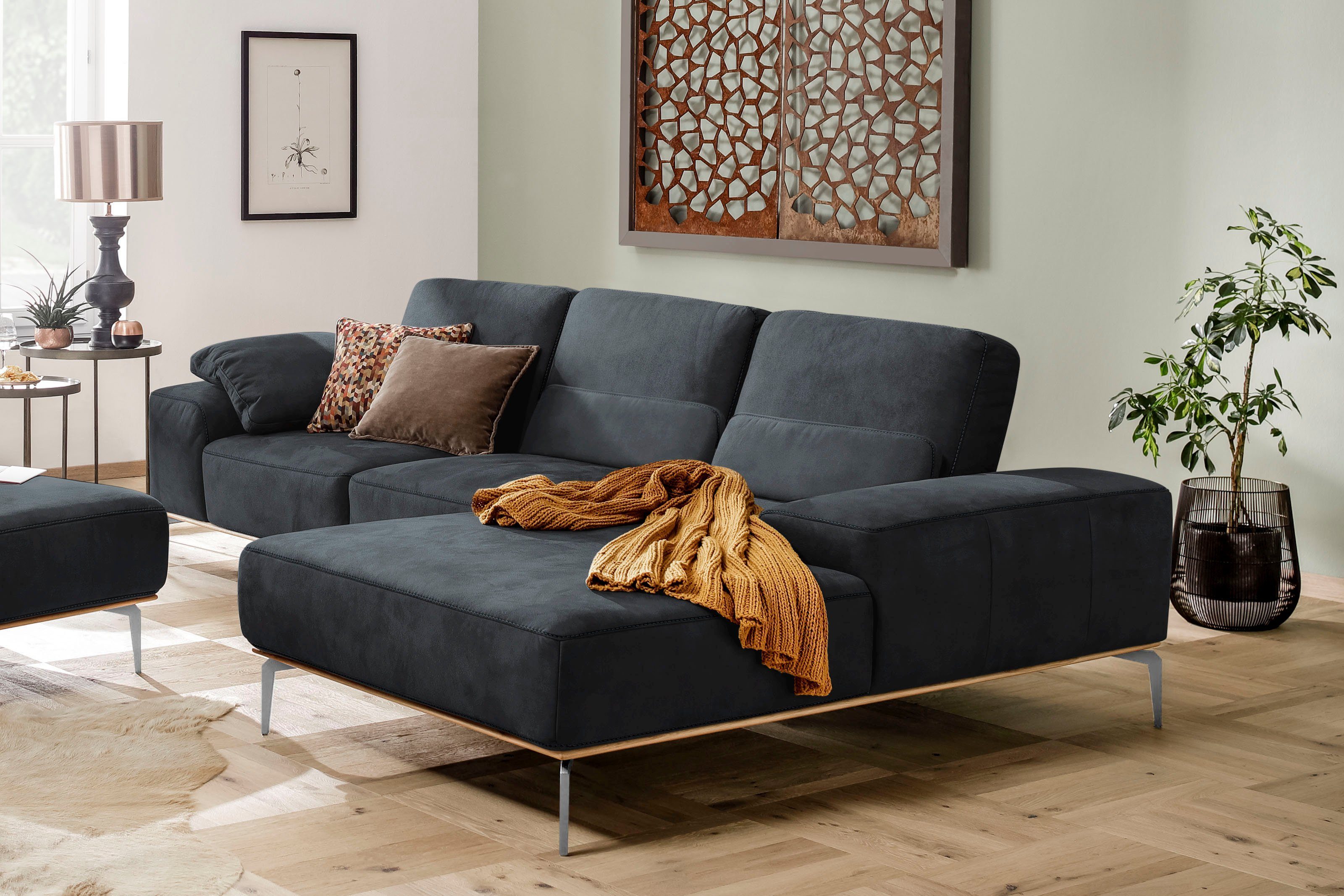 W.SCHILLIG Ecksofa run, Designsofa, bequem, L-Form, mit elegantem Holzsockel, Füße in Chrom glänzend, Breite 299 cm