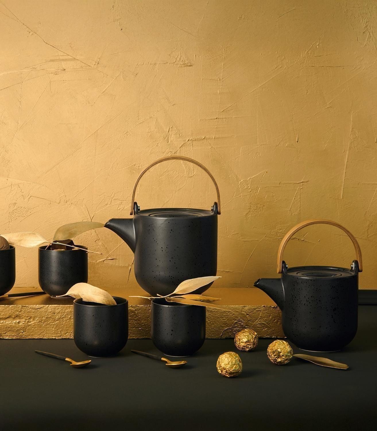 ASA SELECTION Teekanne COPPA KURO, 1500 ml, Schwarz, Braun, H 17,5 cm, 1,5 l, (1-St), Porzellan, mit Henkel aus Holz und Edelstahlsieb