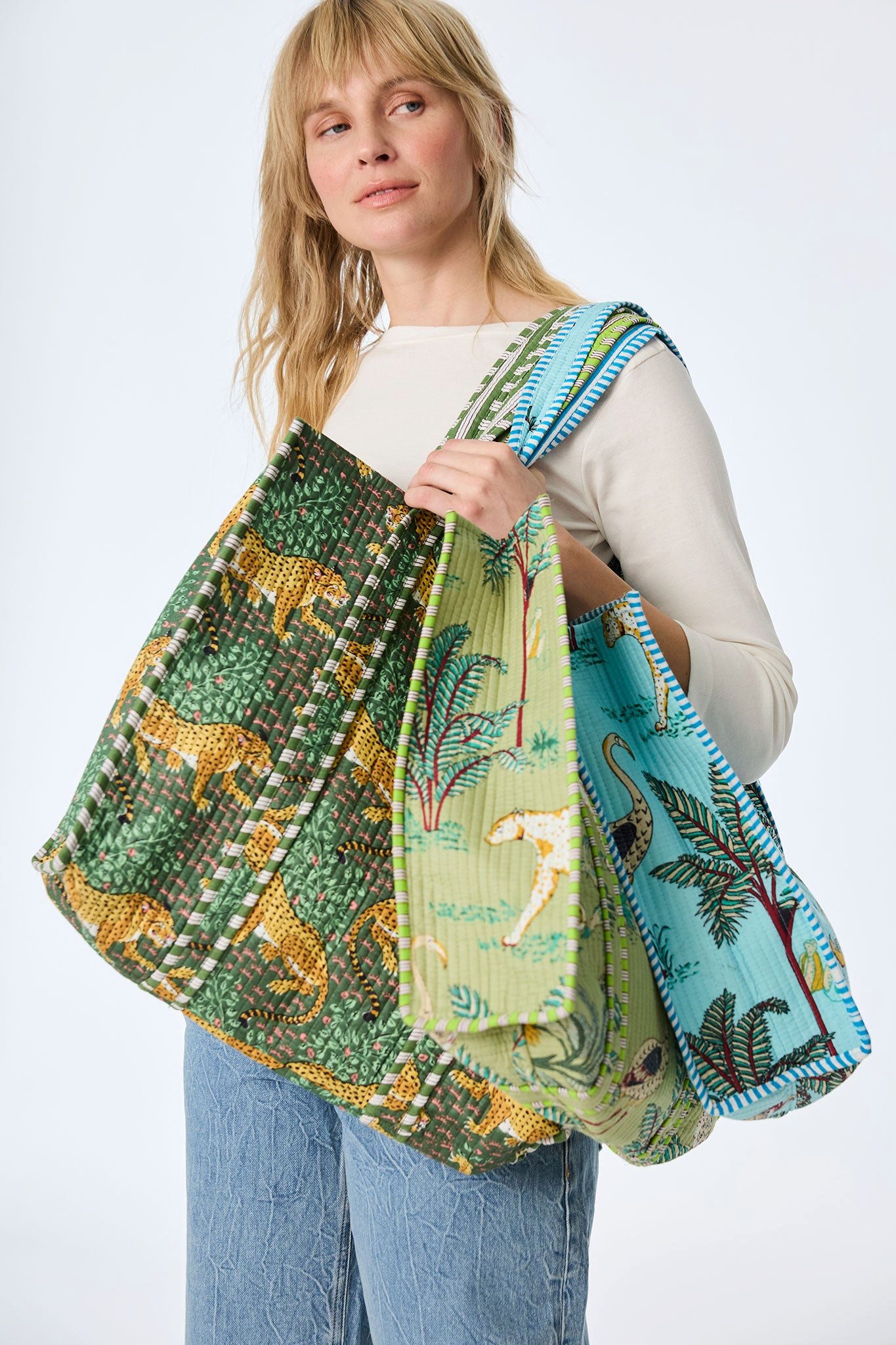 Himalaya Clothing Strandtasche Damen Handtasche groß mit lebendigem Muster und großzügigem Stauraum (1-tlg., HxBxT: 38x45x15 cm), Gesteppter Shopper mit integrierter kleiner Innentasche Motiv Blumen