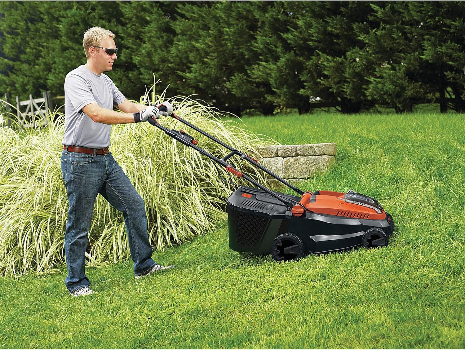 Black + Decker Akkurasenmäher Akku-Rasenmäher CLM3825L2 (36V, 2.5Ah, 38 cm Schnittbreite)