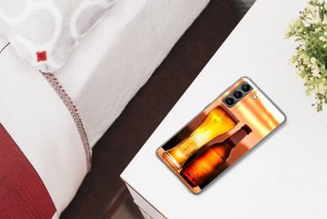 MuchoWow Handyhülle Bier bei Sonnenuntergang vor einer Bergkulisse, Phone Case, Handyhülle Samsung Galaxy S21 Plus, Silikon, Schutzhülle