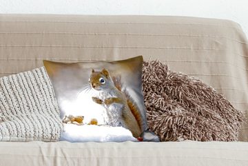 MuchoWow Dekokissen Eichhörnchen - Nüsse - Schnee - Winter - Nagetiere - Jahreszeiten, Zierkissen mit Füllung für Wohzimmer, Schlafzimmer, Deko, Sofakissen