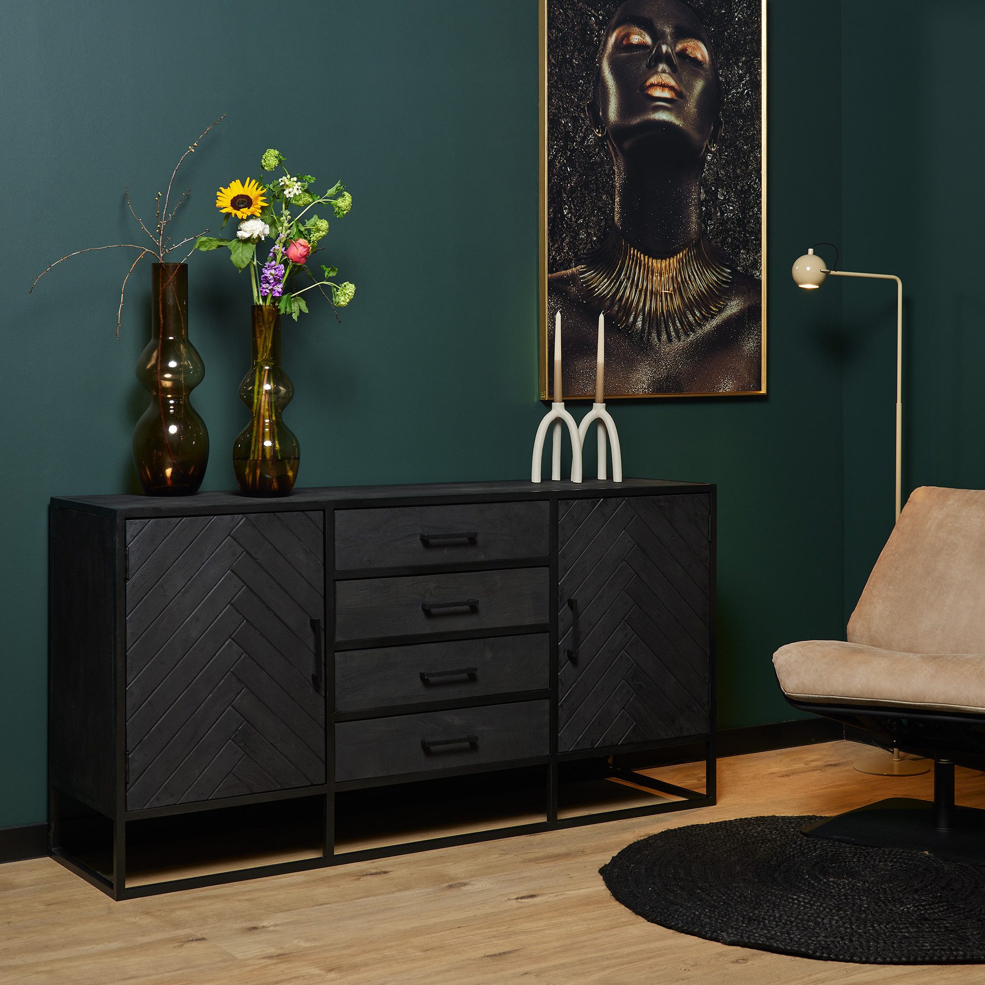 Villa Möbel Sideboard (Packung, 1 St., 1 St. Sideboard), Sandgestrahltes Mangoholz in Schwarz mit Fischgrät und viel Stauraum.