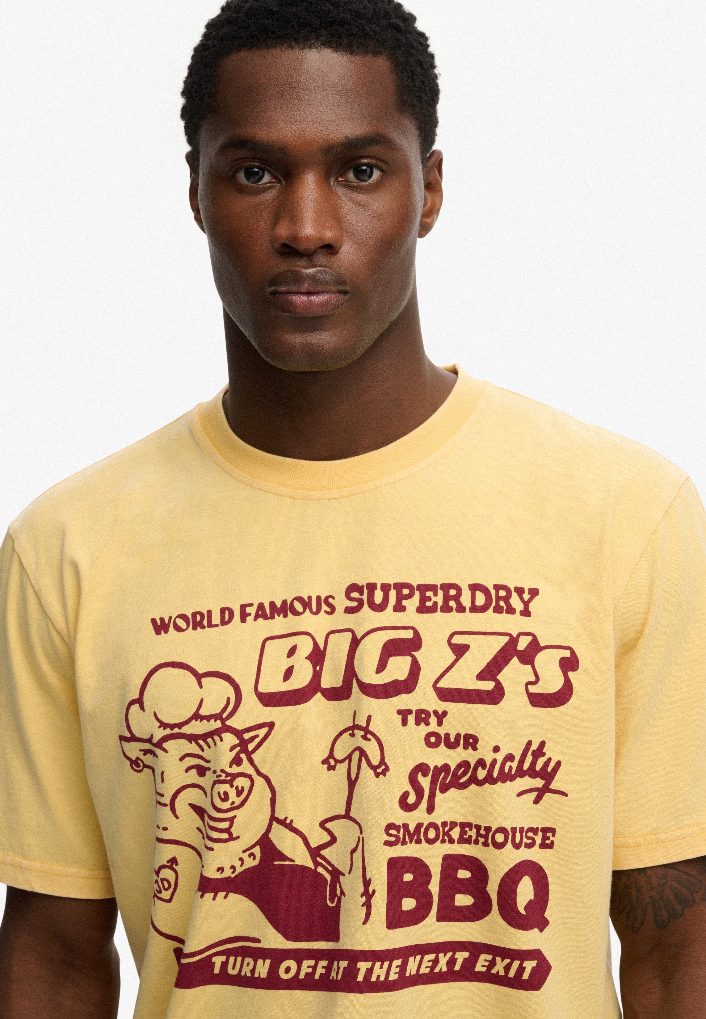 Superdry Rundhalsshirt ROADSIDE TRADE LOOSE TEE Loose Fit, aus Baumwolle und Single Jersey, mit Druck, pflegeleicht – Bild 4 von 5