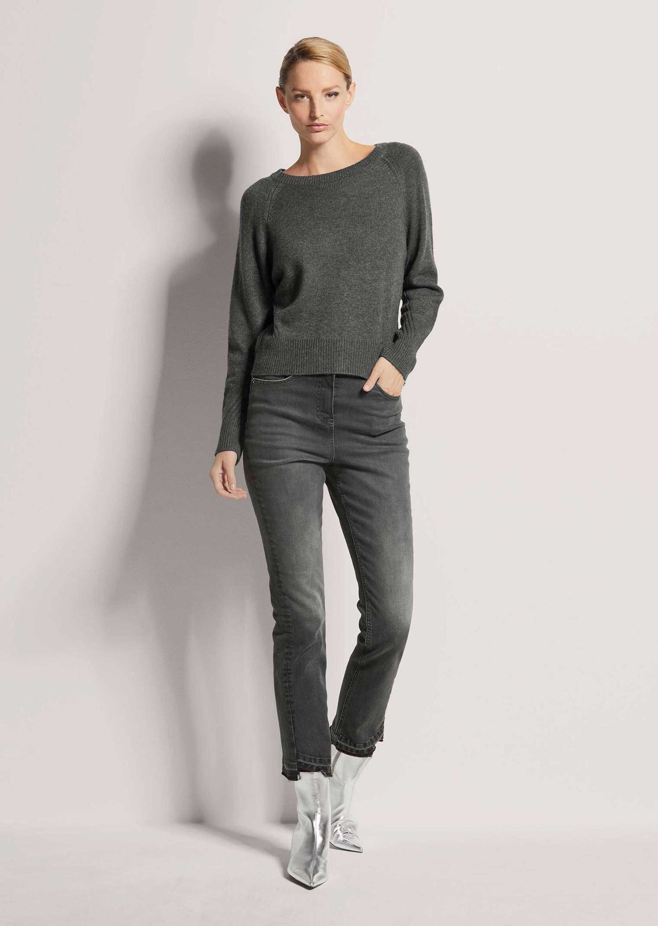MADELEINE Strickpullover Feiner Rundhals-Pullover, Raglanärmel Uni-Design trifft auf modernen U-Boot-Ausschnitt