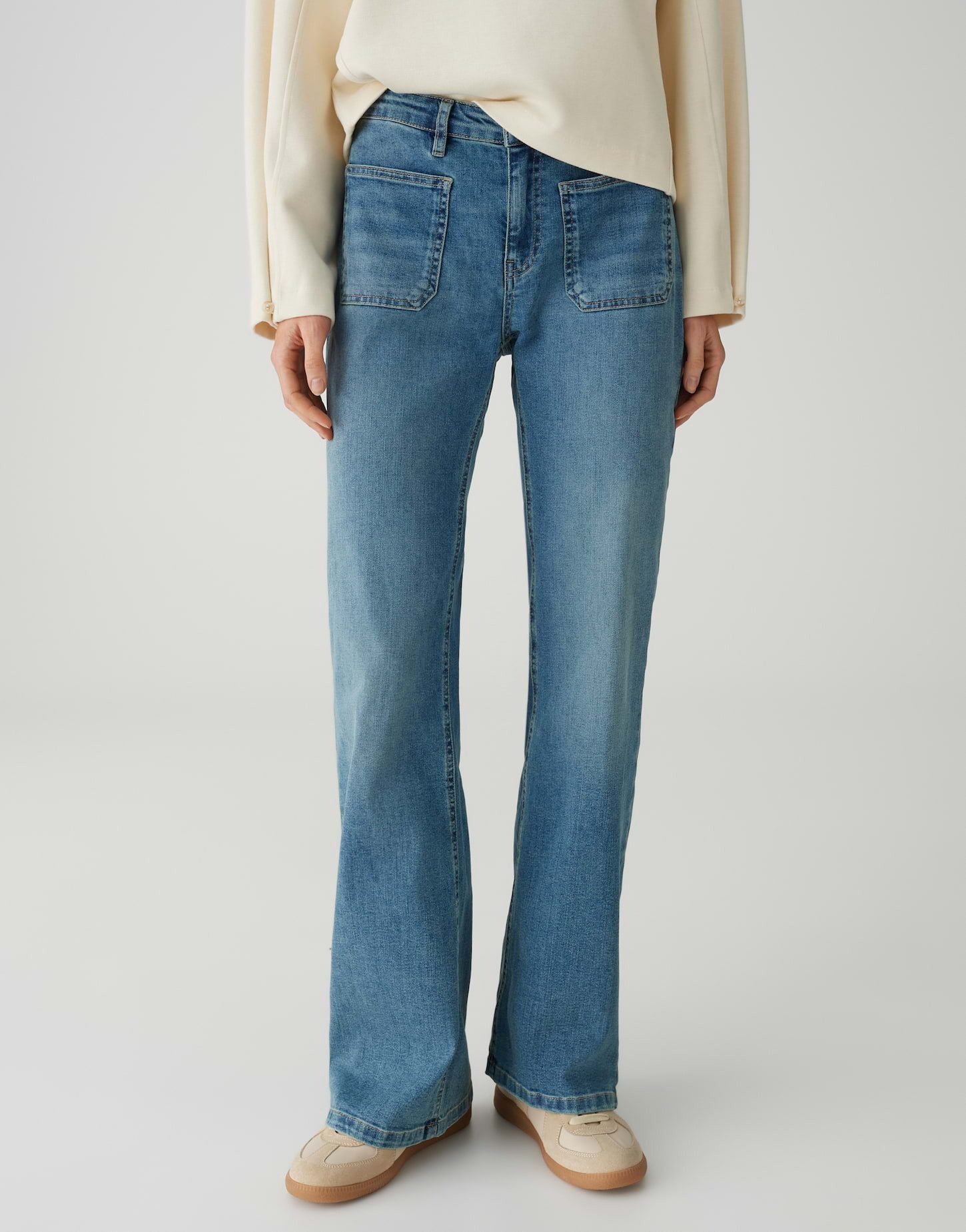 OPUS Bootcut-Jeans ELMA Flared Jeans mit Vintage Appeal Low Rise Leicht ausgestelltes Bein, eckige Taschen, verdeckter Zip-Fly