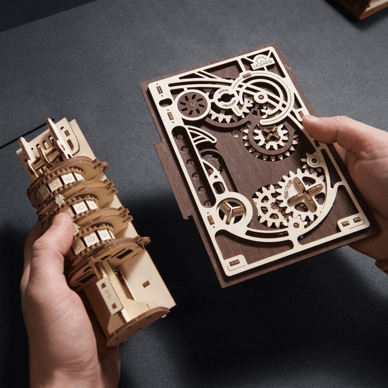 UGEARS Modellbausatz Book of Secrets mit Zahlenkombination aus Holz, (263-tlg)