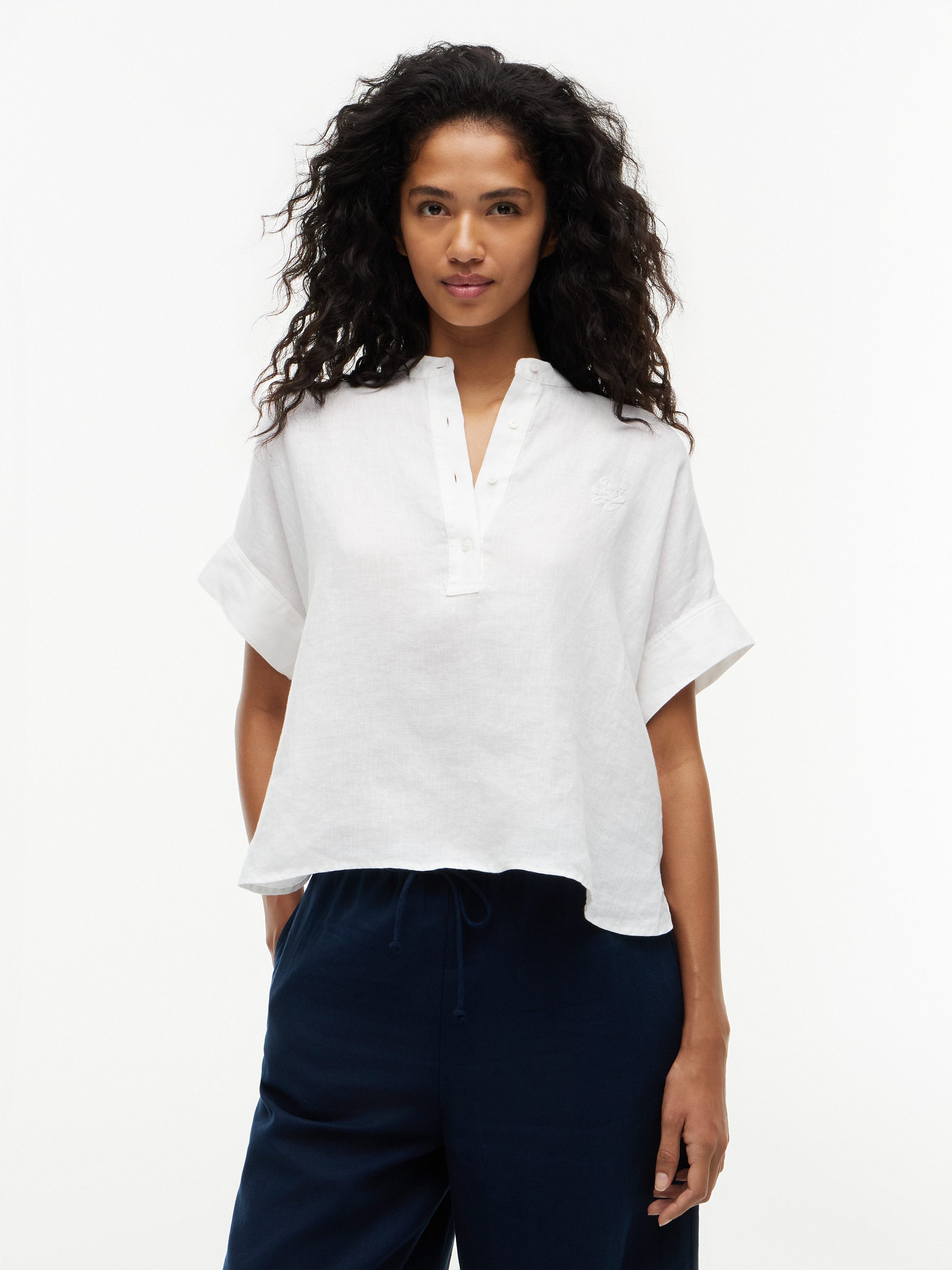 Tommy Hilfiger Kurzarmbluse SUMMER LINEN POPOVER SS SHRT Leinen, kurze Knopfleiste, hinten länger geschnitten