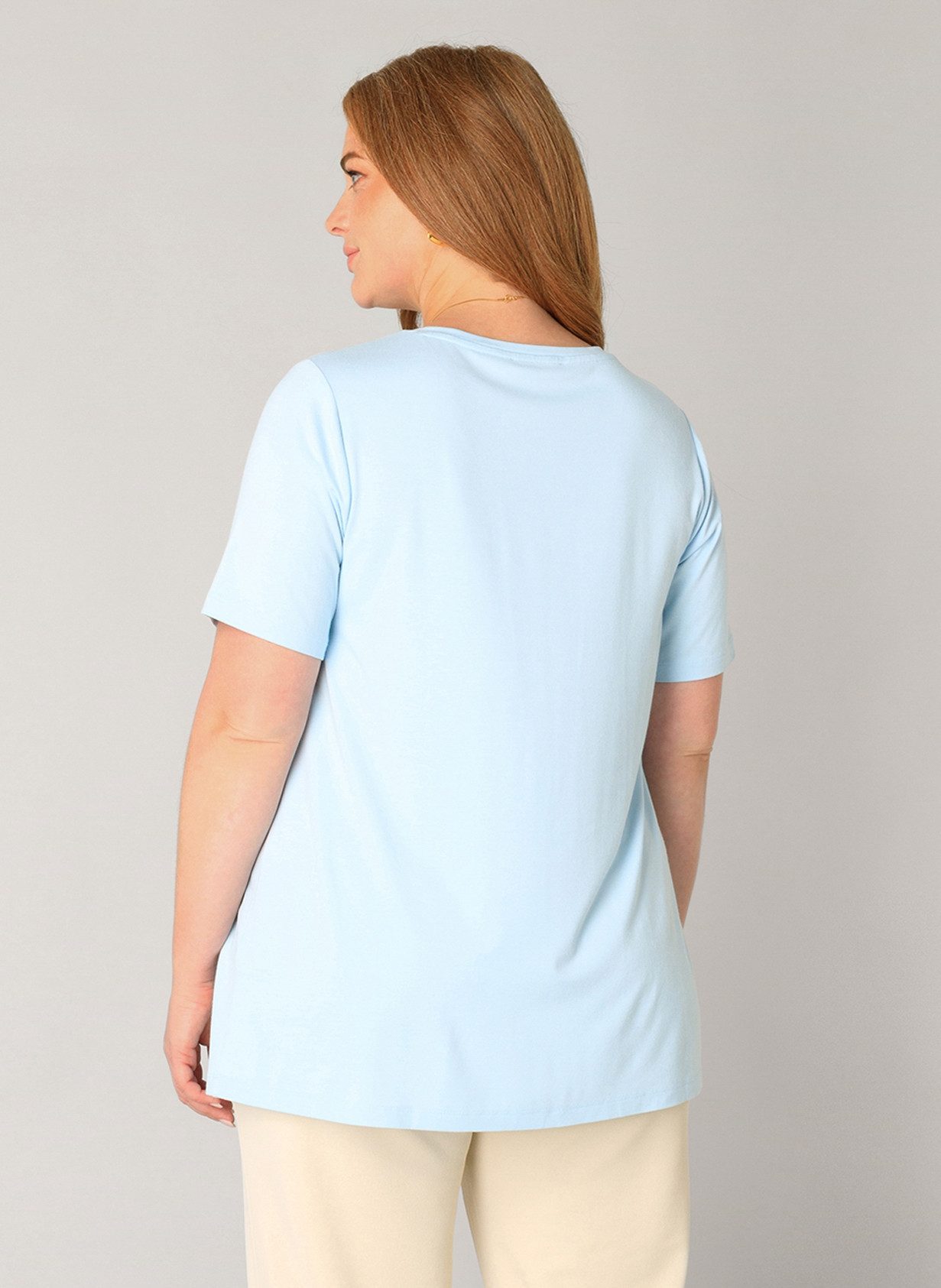 Base Level Curvy T-Shirt Alba mit V-Ausschnitt günstig online kaufen