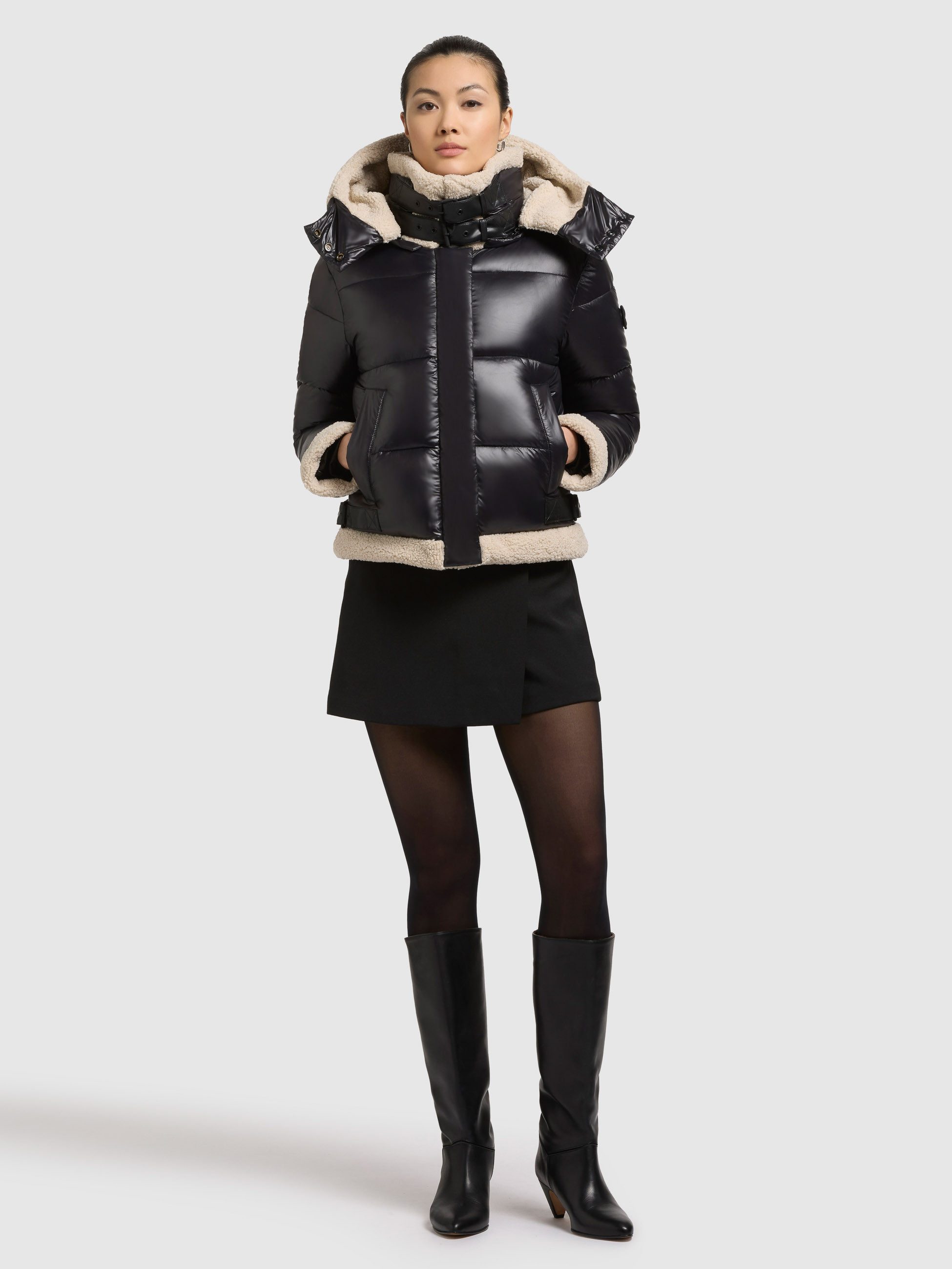 khujo Steppjacke NESSIE2 aus Nylon und Polyester, hüftlange Passform, mit abnehmbarer Kapuze