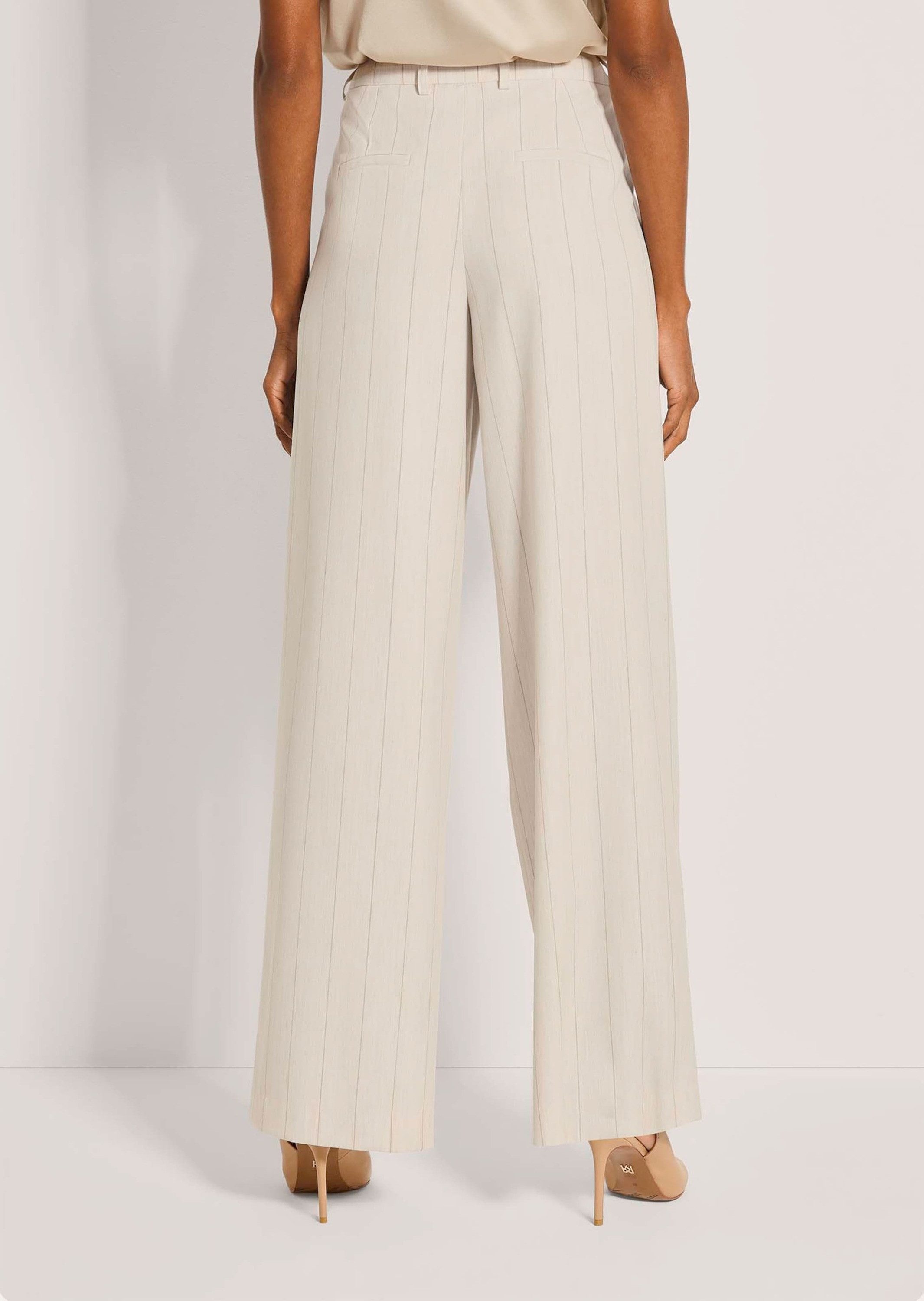 MADELEINE Bundfaltenhose Kurzgröße: Stoffhose mit Nadelstreifen Sommerhose mit Formbund, Gürtelschlaufen, Taschen und Knöchellänge