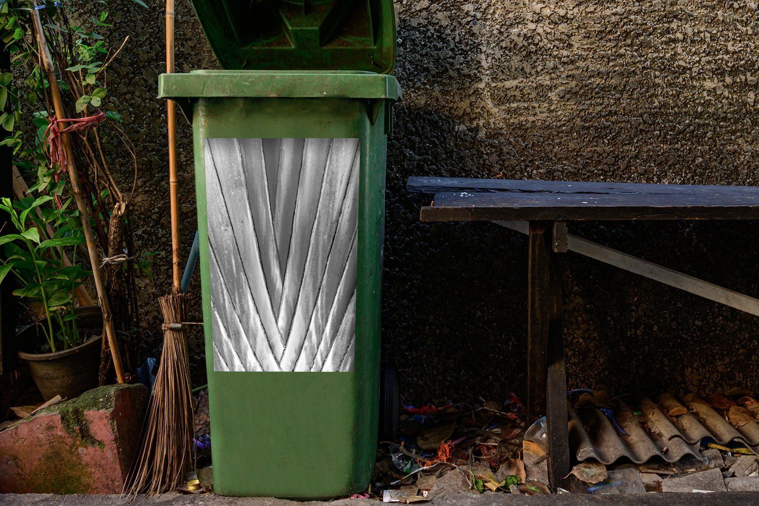MuchoWow Wandsticker Abstrakte Nahaufnahme und einer schwarz St), Container, weiß Palme - Sticker, (1 Abfalbehälter Mülltonne, Mülleimer-aufkleber