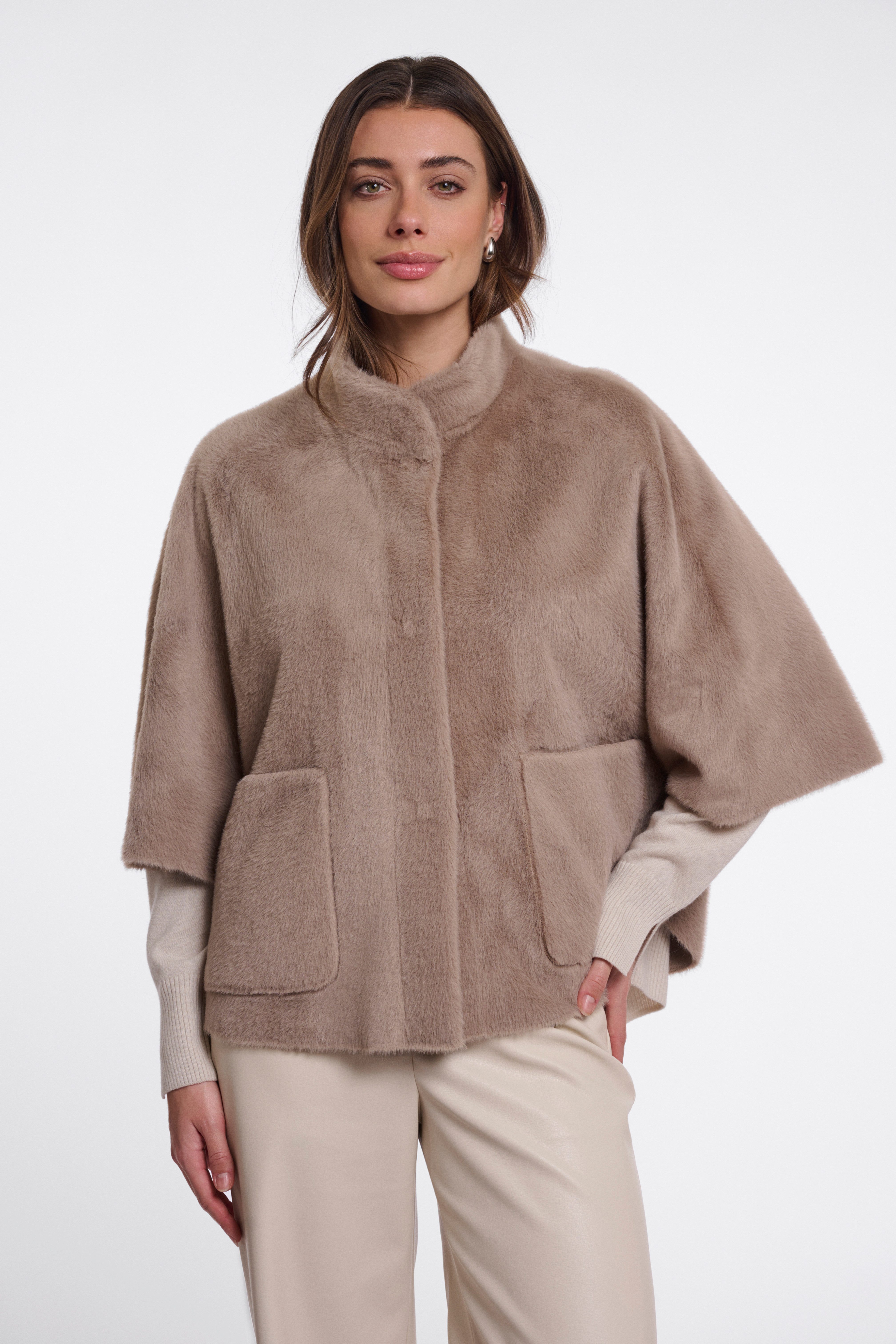 Rino & Pelle Strickcape Fellimitat-Jacke mit Halbarm und Stehkragen / Poncho-Stil