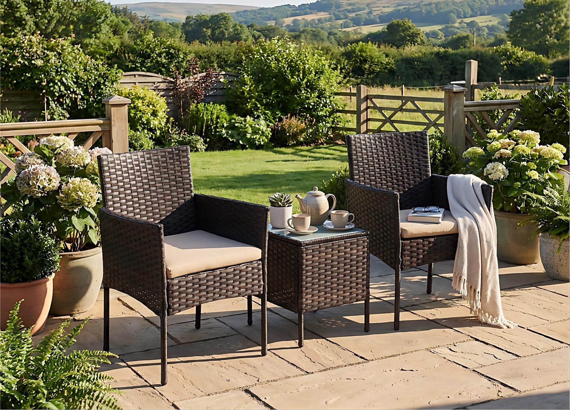 SONGMICS Gartenlounge-Set Balkonmöbel, Tisch und 2 Stühle, für Terrasse, Balkon, Garten, (3-tlg., 2 Gartenstuhl, 1 Gartentisch, mit Kissen), Gartenmöbel-Set, aus PE-Polyrattan, Terrassenmöbel, braun-taupe