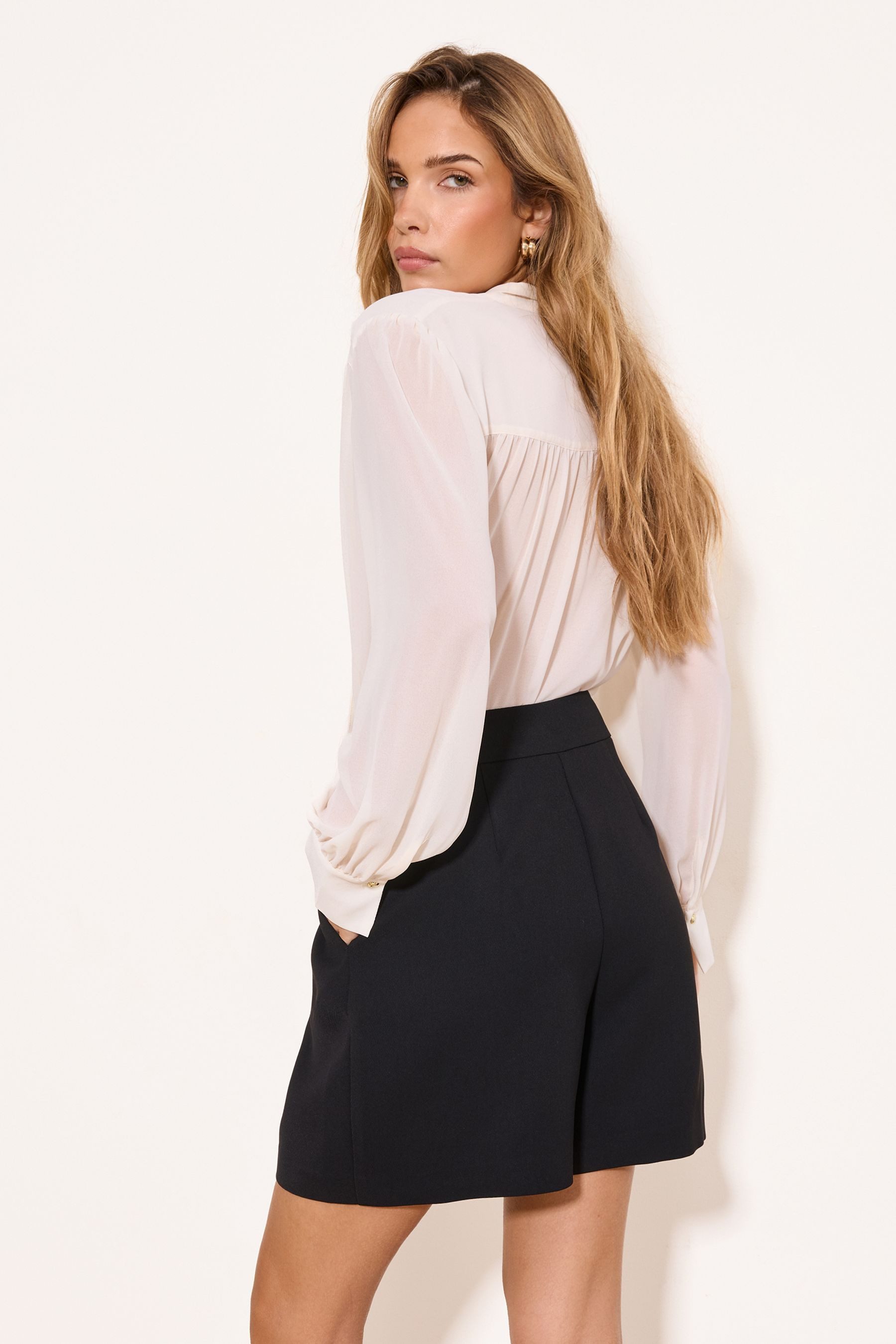 LIPSY Shorts Lipsy Shorts mit figurbetonter Passform (1-tlg) günstig online kaufen
