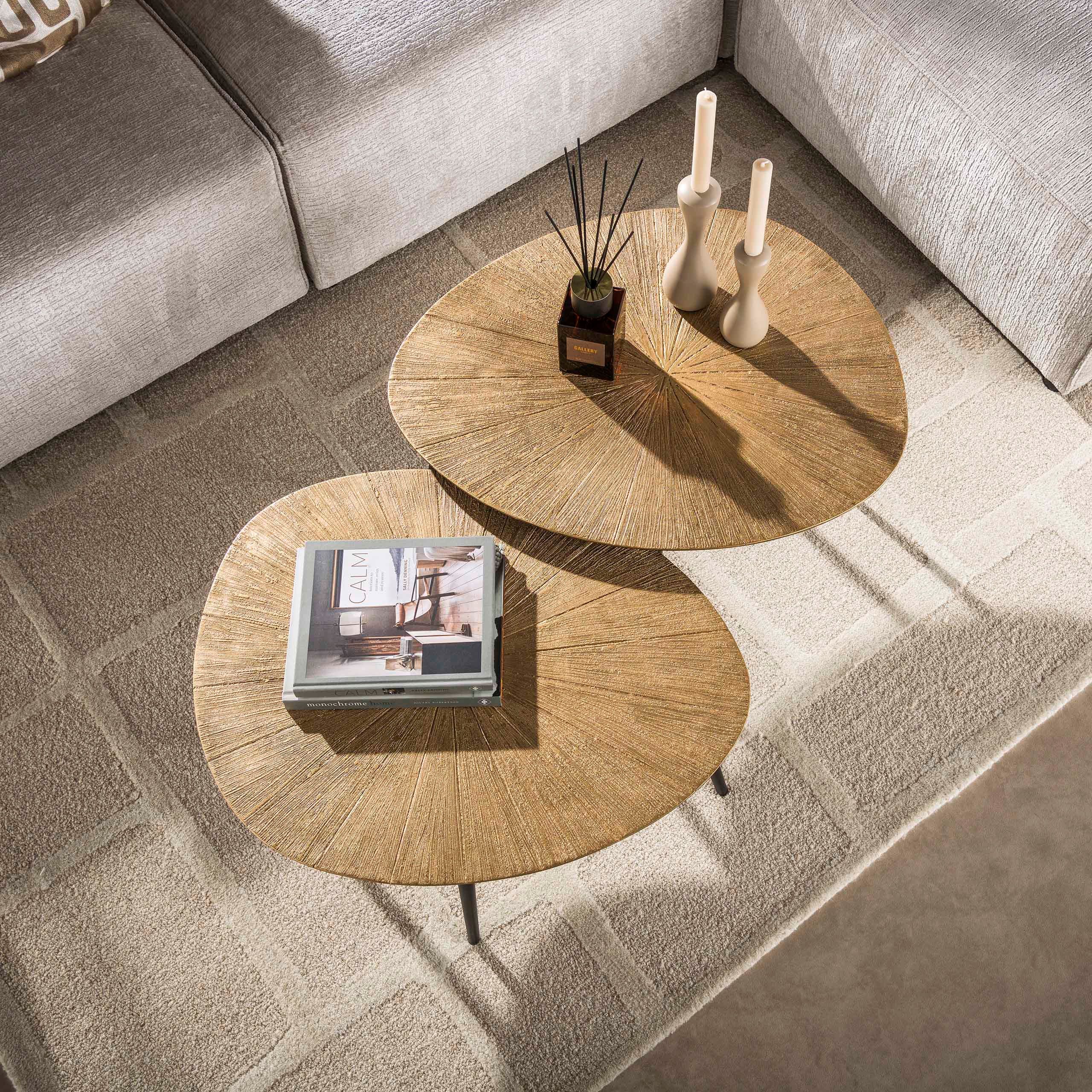 alesvelt Couchtisch SILVIO RAGGIO Organische Satztische mit Strahlenmuster in Antikgold (Set, 2-er Set), 77x60x43h cm, 77x60x39h cm