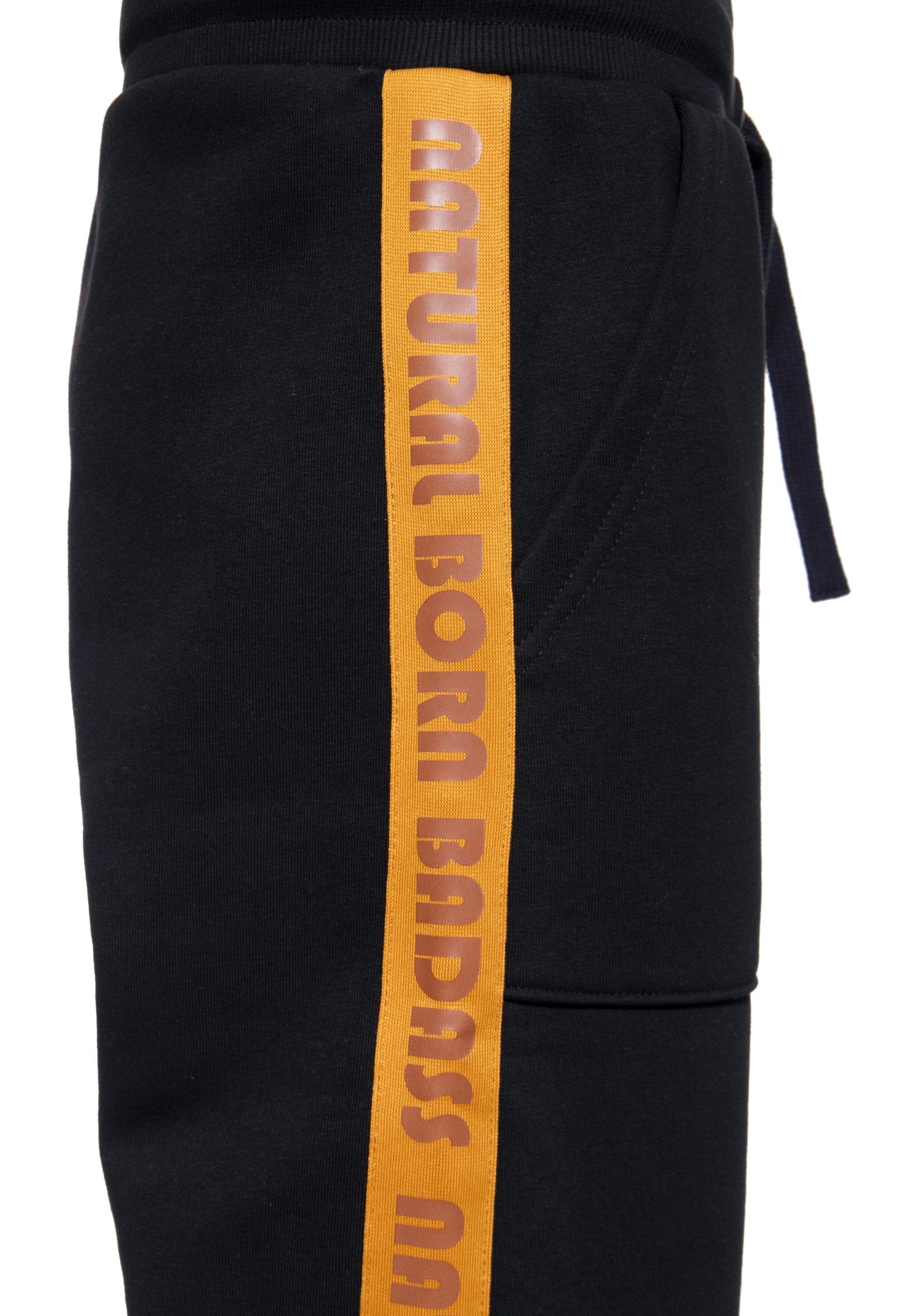 KingKerosin Jogginghose Natural Born Badass mit Schriftzug seitlich