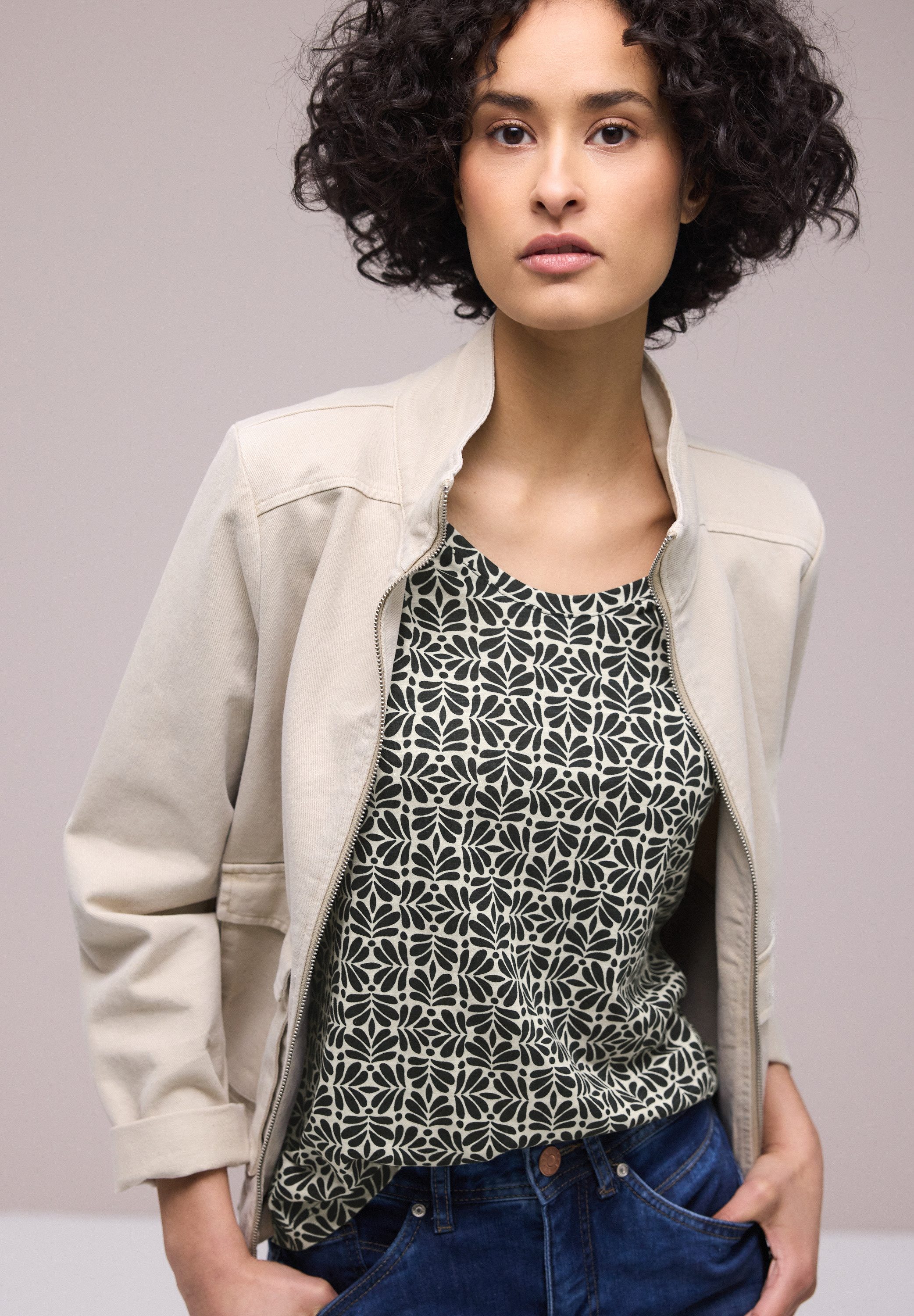STREET ONE Kurzarmshirt Style Gerda fein gemustert, mit gerundetem V-Neck günstig online kaufen