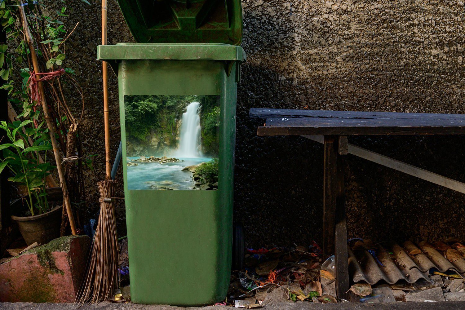 Wandsticker Sticker, Mülltonne, Natur MuchoWow Container, Abfalbehälter (1 Wasserfall - Mülleimer-aufkleber, St), Dschungel -