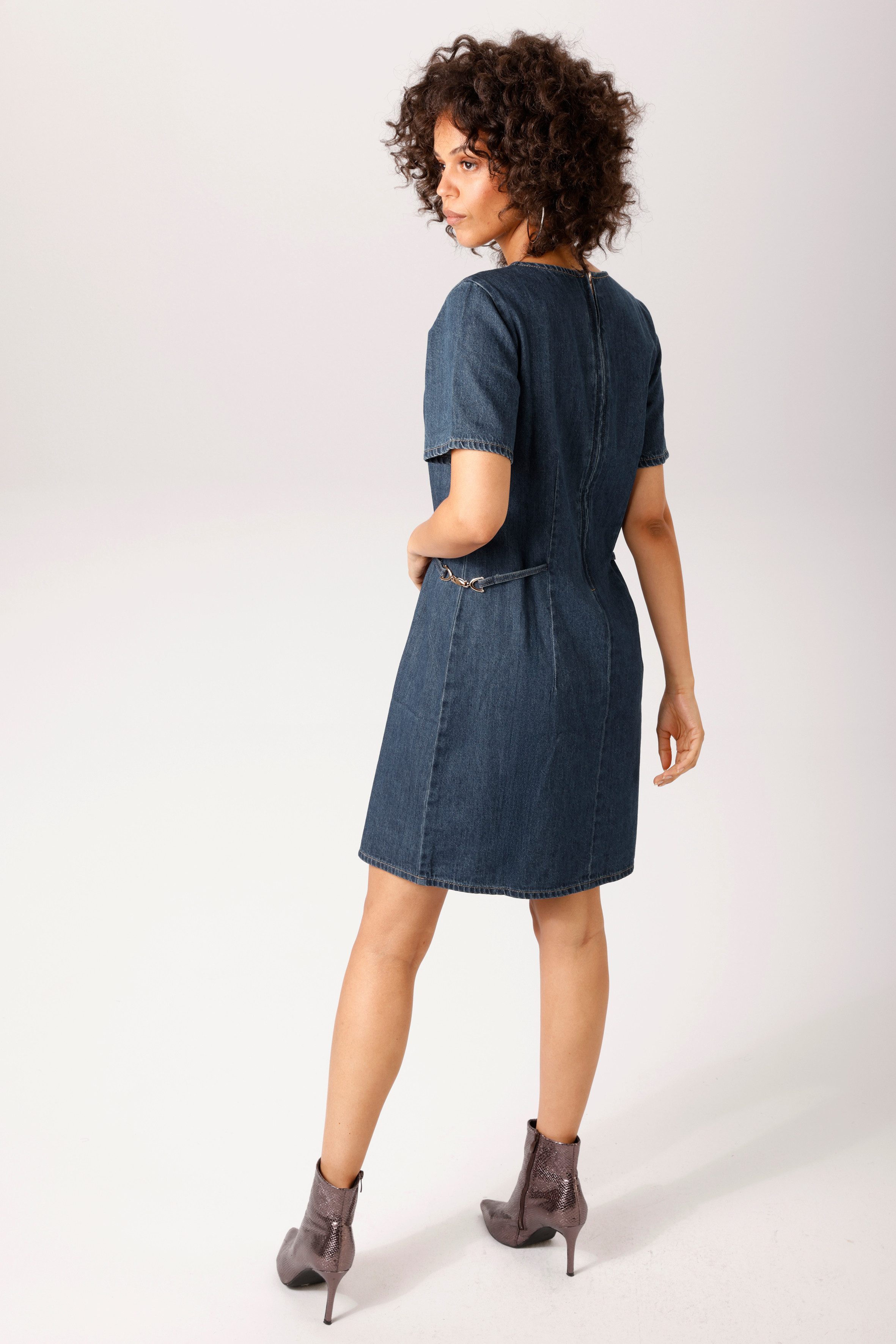 Aniston CASUAL Jeanskleid mit goldfarbenen Schmuck-Elementen an den Seiten - NEUE KOLLEKTION