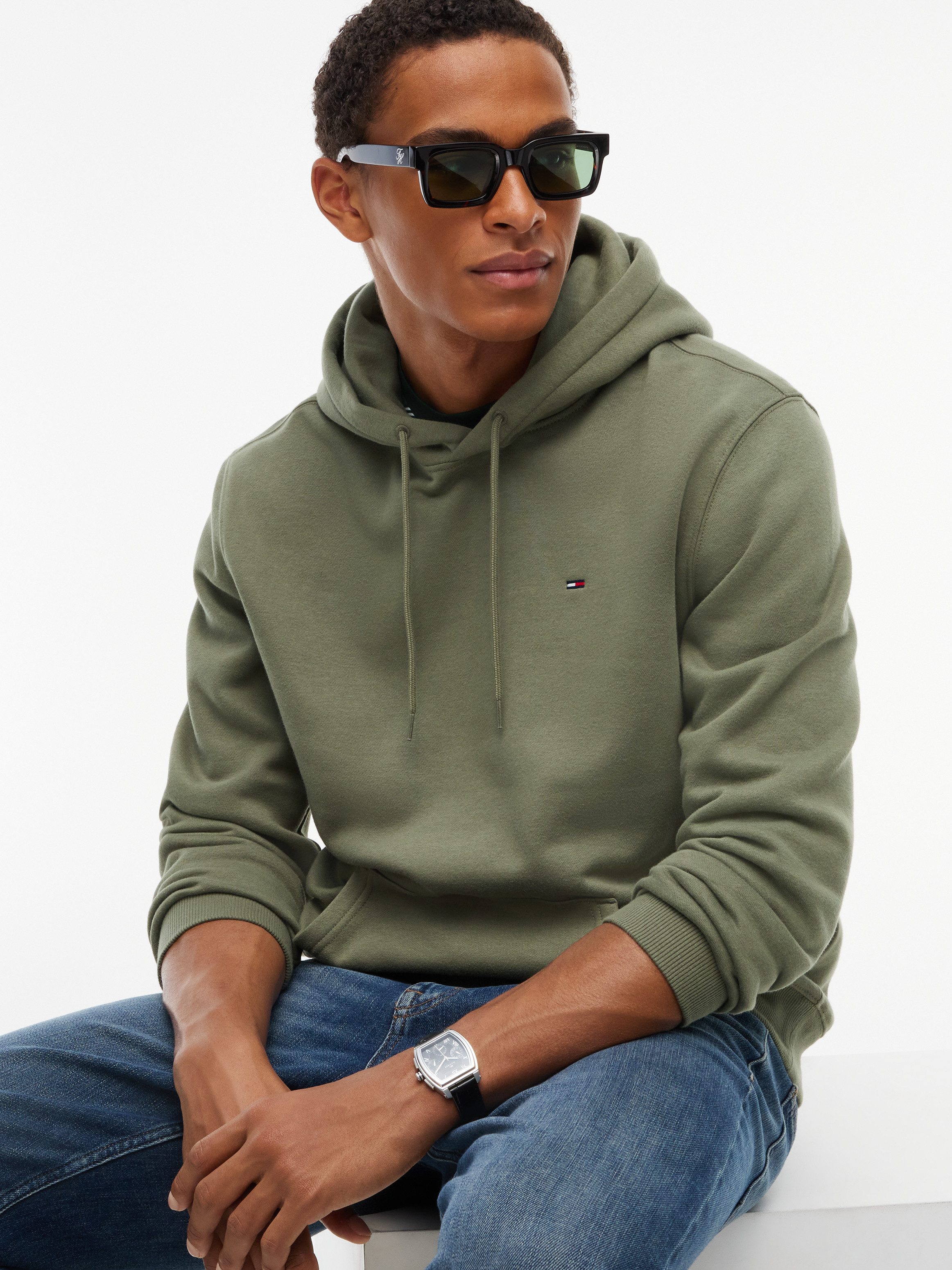 Tommy Jeans Hoodie TJM REGULAR FLAG mit bestickten Markenlogo auf Brusthöhe