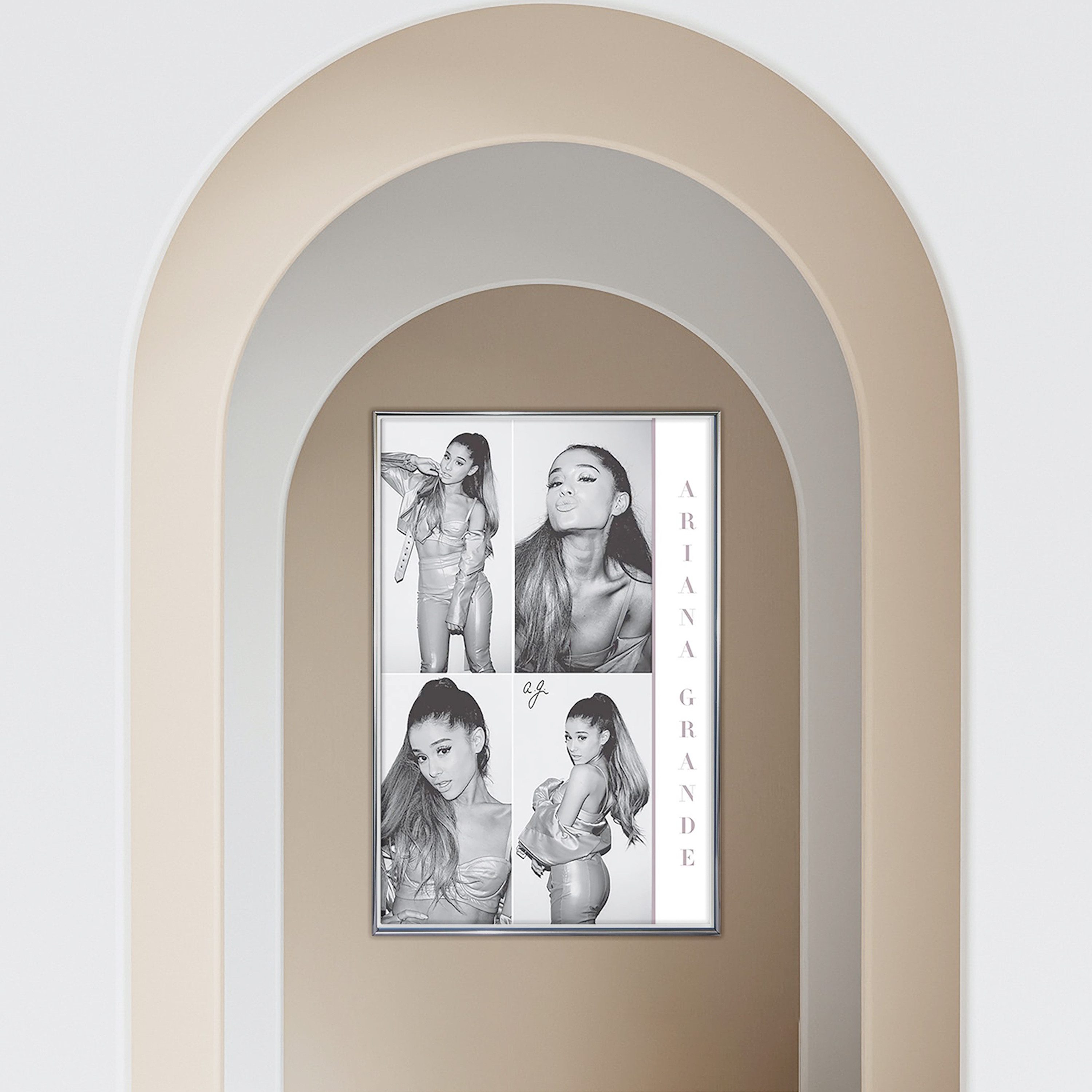 PYRAMID Poster Ariana Grande Poster Black günstig online kaufen