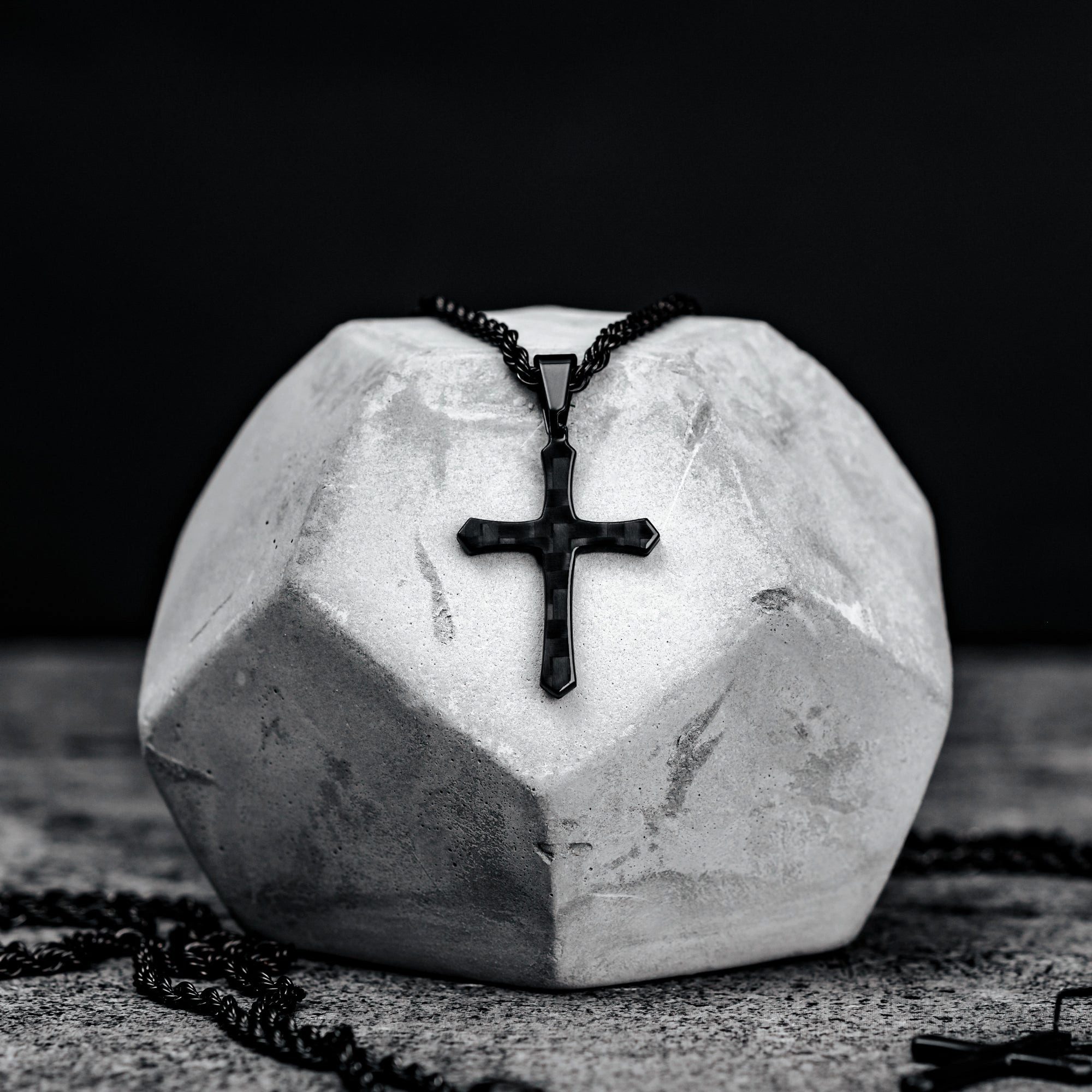 CRBNCNCPT Kette mit Anhänger Carbon Kreuz Anhänger mit Edelstahl Kette, Cross Herren Halskette