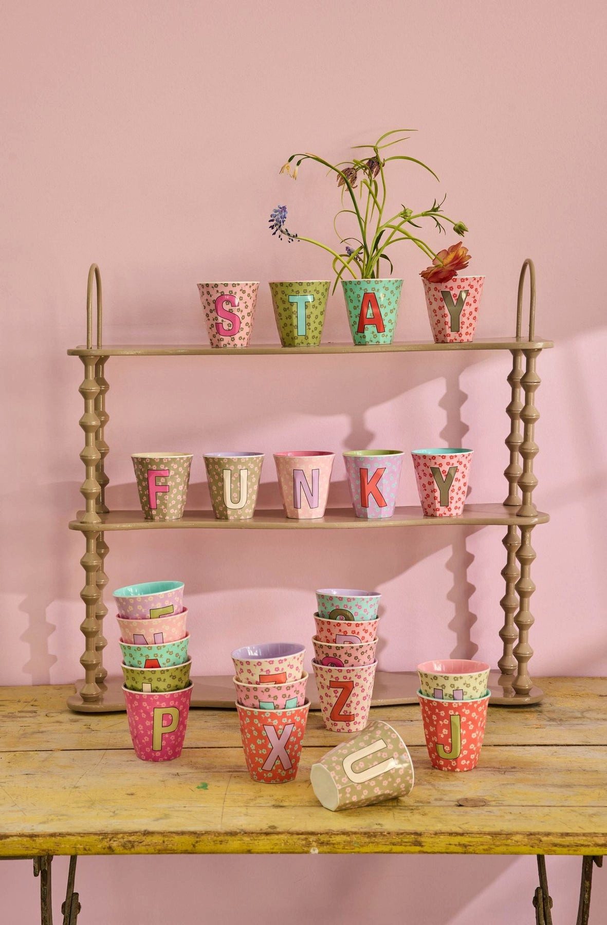 rice Becher Rice Buchstabenbecher – Melamin Tassen A–Z mit Blumen-Design, BPA-frei, 1-tlg., Melamin – Bild 2 von 2