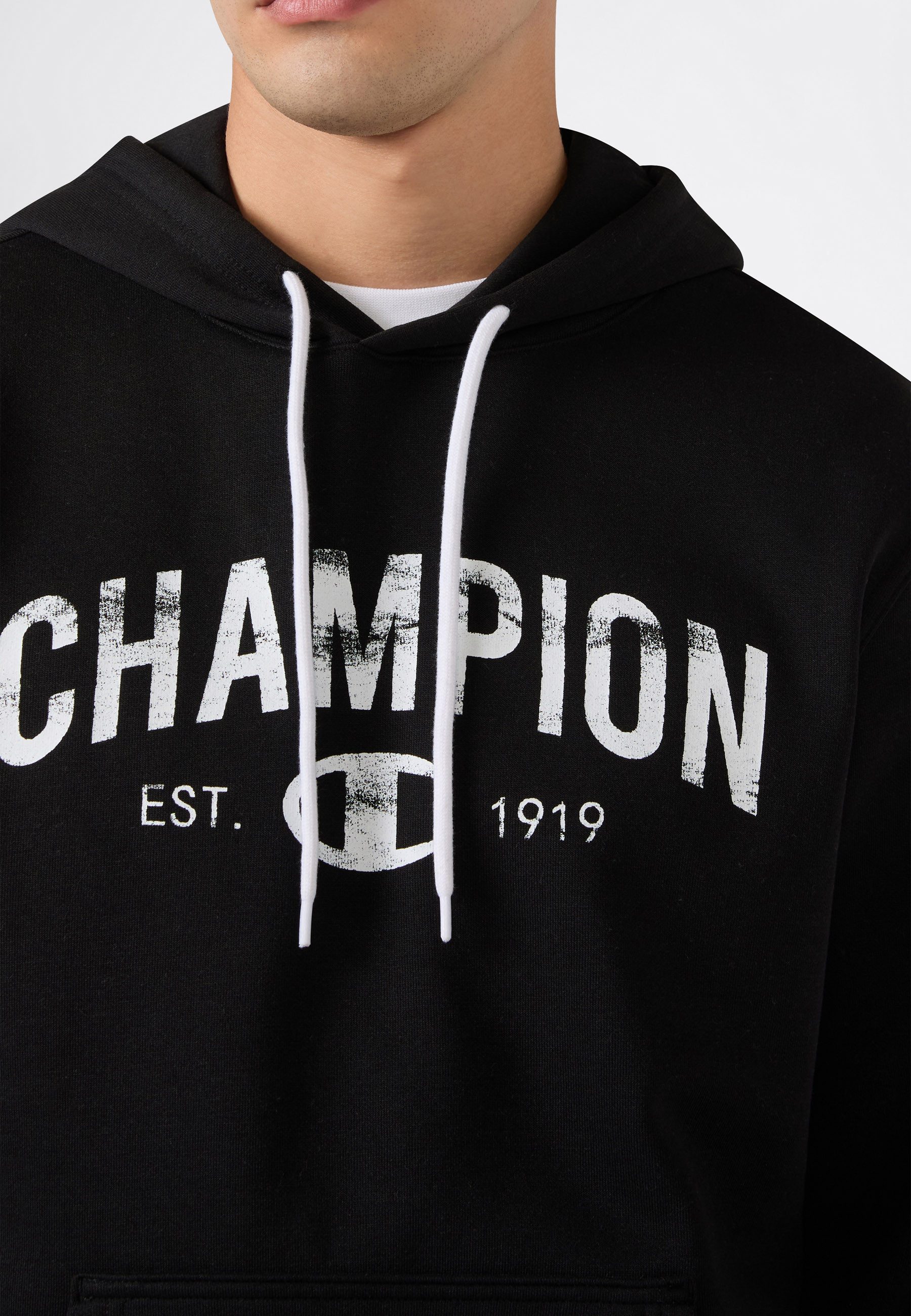 Champion Kapuzensweatshirt SPORTWEAR HOODIE Standard Fit Langarm-Ausführung, aus Baumwolle und Polyester, Standard Fit