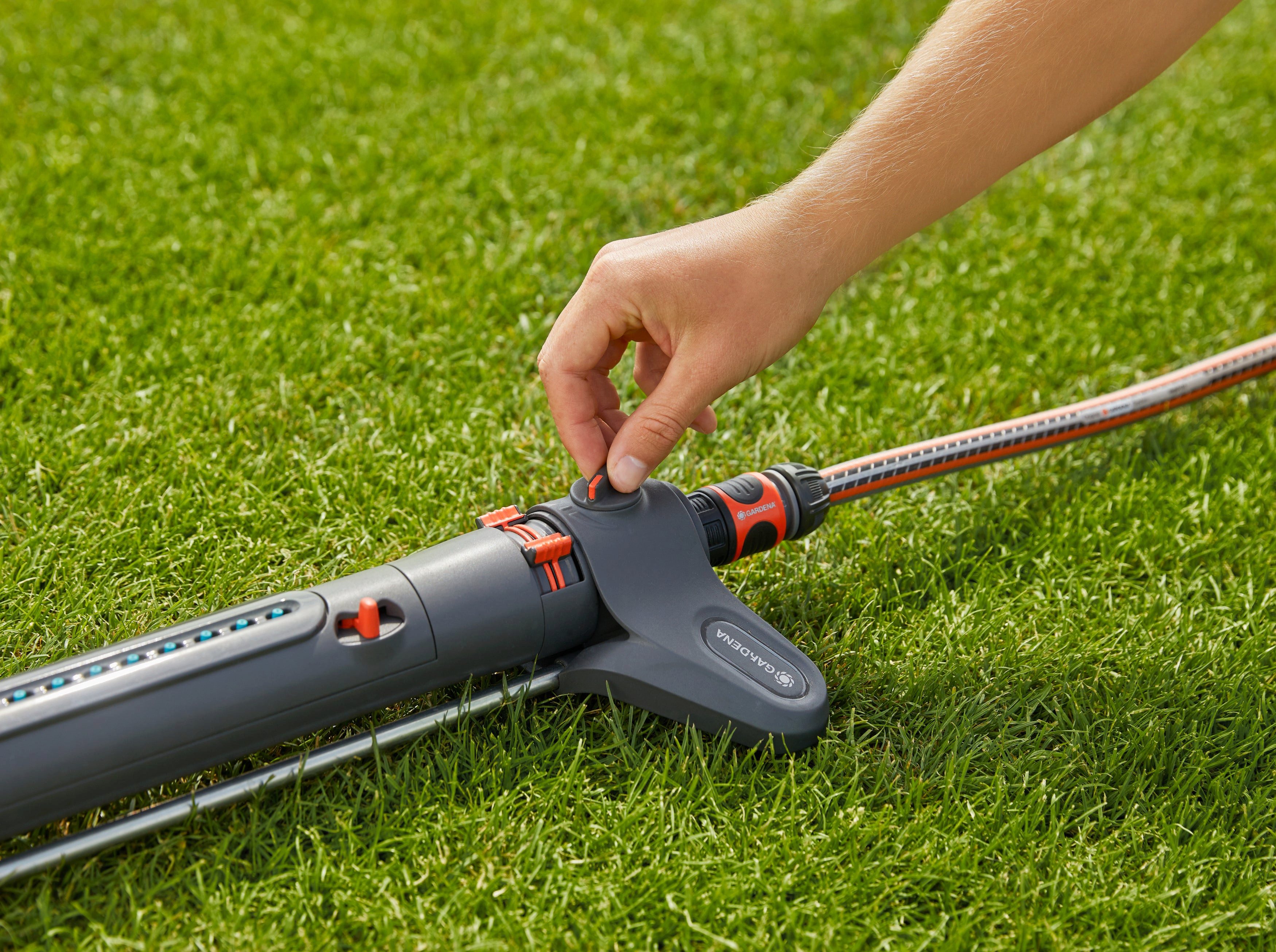 GARDENA Viereckregner AquaZoom L, für Flächen bis 350 m², Präzise, flexible und gleichmäßige Bewässerung für große Rasenflächen