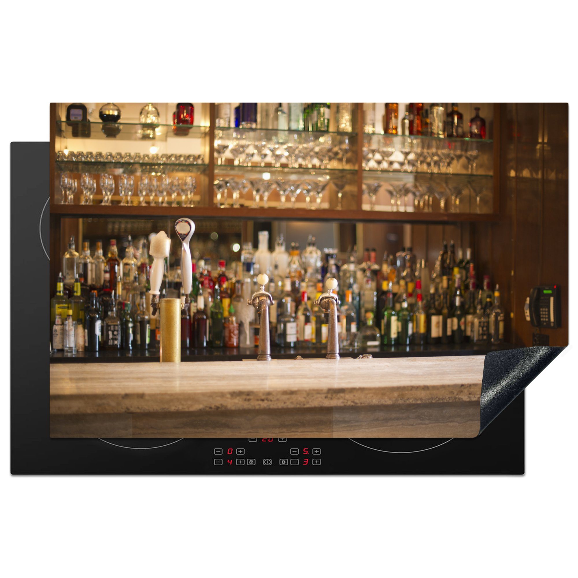 MuchoWow Herdblende-/Abdeckplatte Schnapsflaschen und Gläser auf einer Bar, Vinyl, (1 tlg), 81x52 cm, Induktionskochfeld Schutz für die küche, Ceranfeldabdeckung