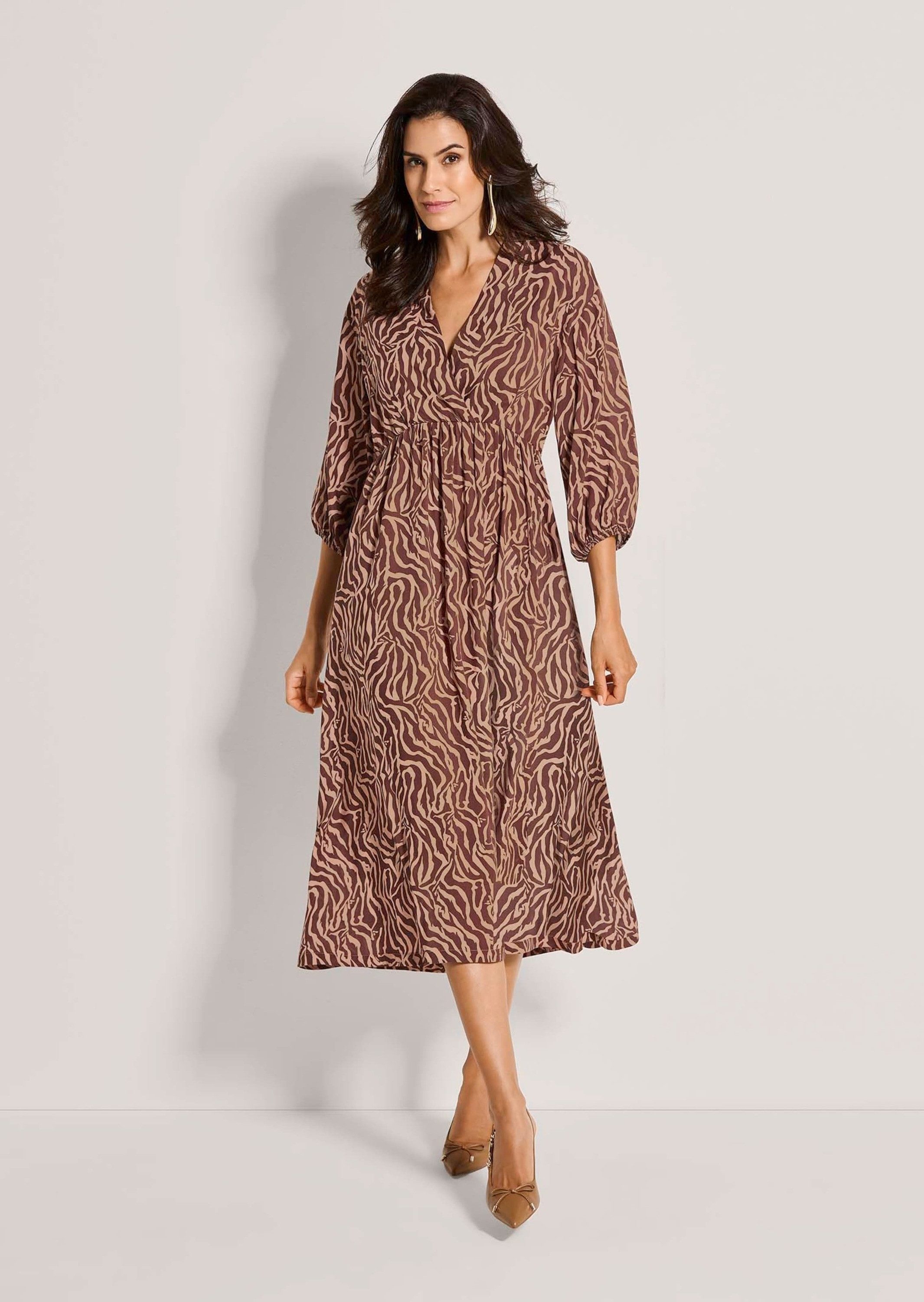 MADELEINE Midikleid Wickelkleid mit Allover-Print Freizeitkleid mit V-Ausschnitt, 3/4-Arm und Wadenlänge