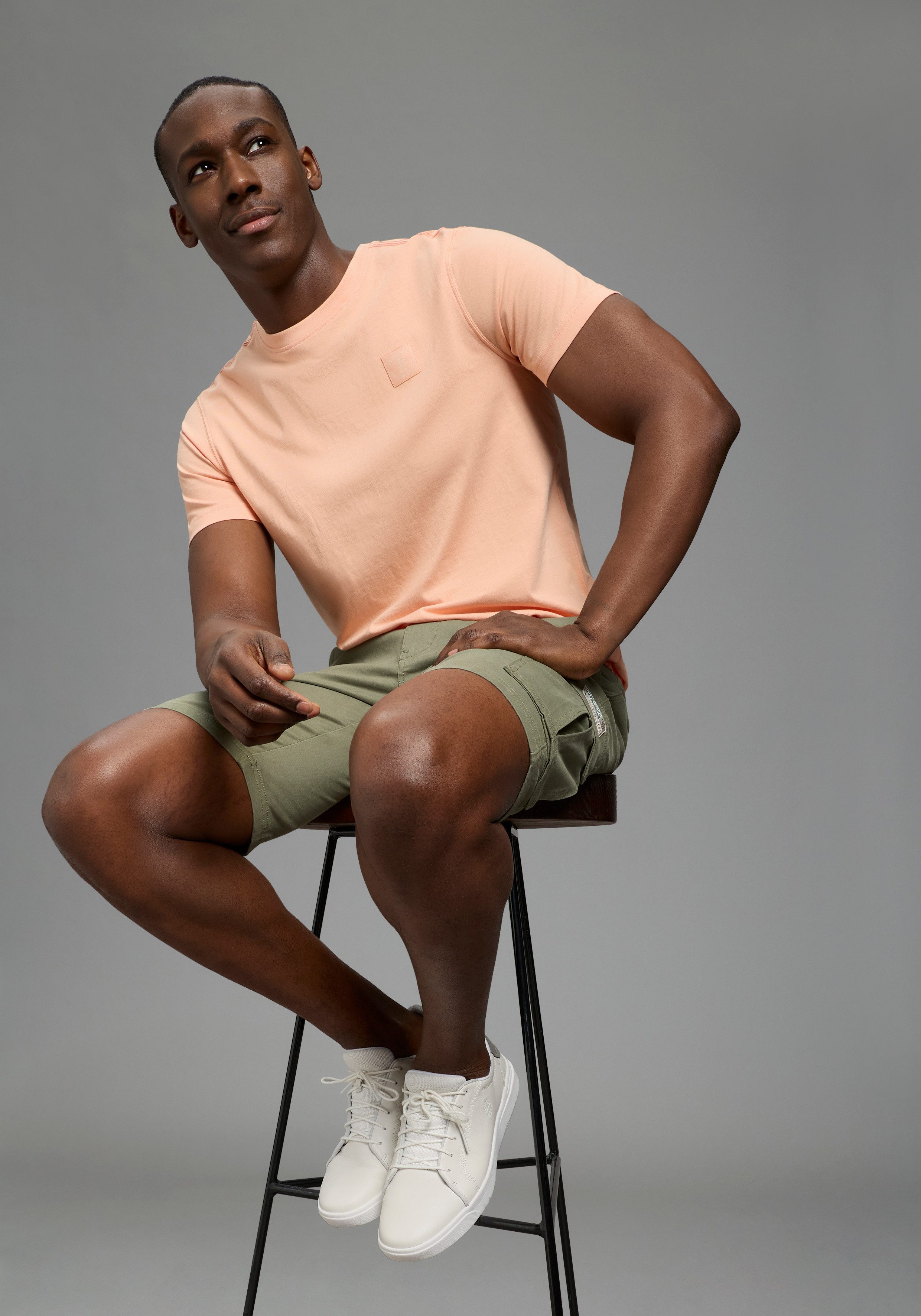 DELMAO Rundhalsshirt Kurzarm, Regular Fit, basic, aus 100% Baumwolle günstig online kaufen