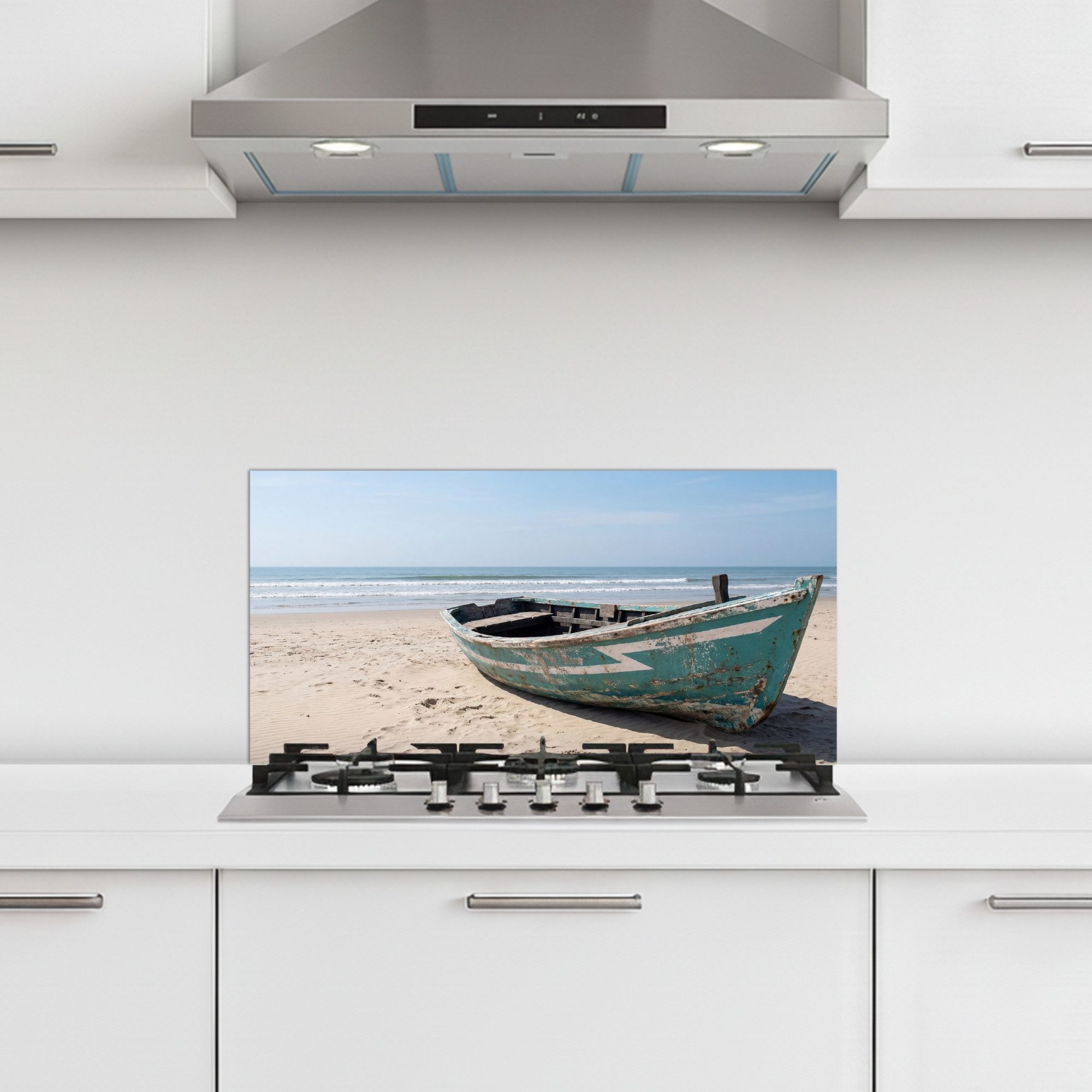 KitchenYeah Küchenrückwand selbstklebend (keine Folie) Boot - Sandstrand - Meer, (1-tlg), Küchenrückwand, Spritzschutz, Kitchen, 60x30 cm