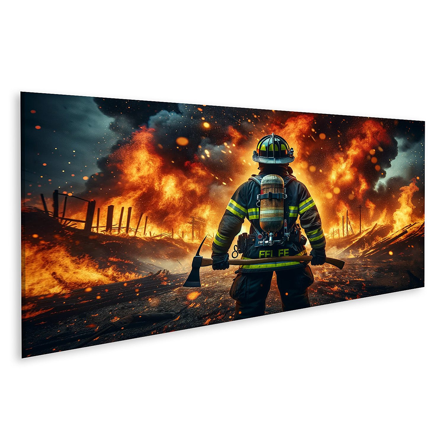 Leinwandbild Feuerwehrmann mit reflektierenden Streifen bekämpft Feuer
