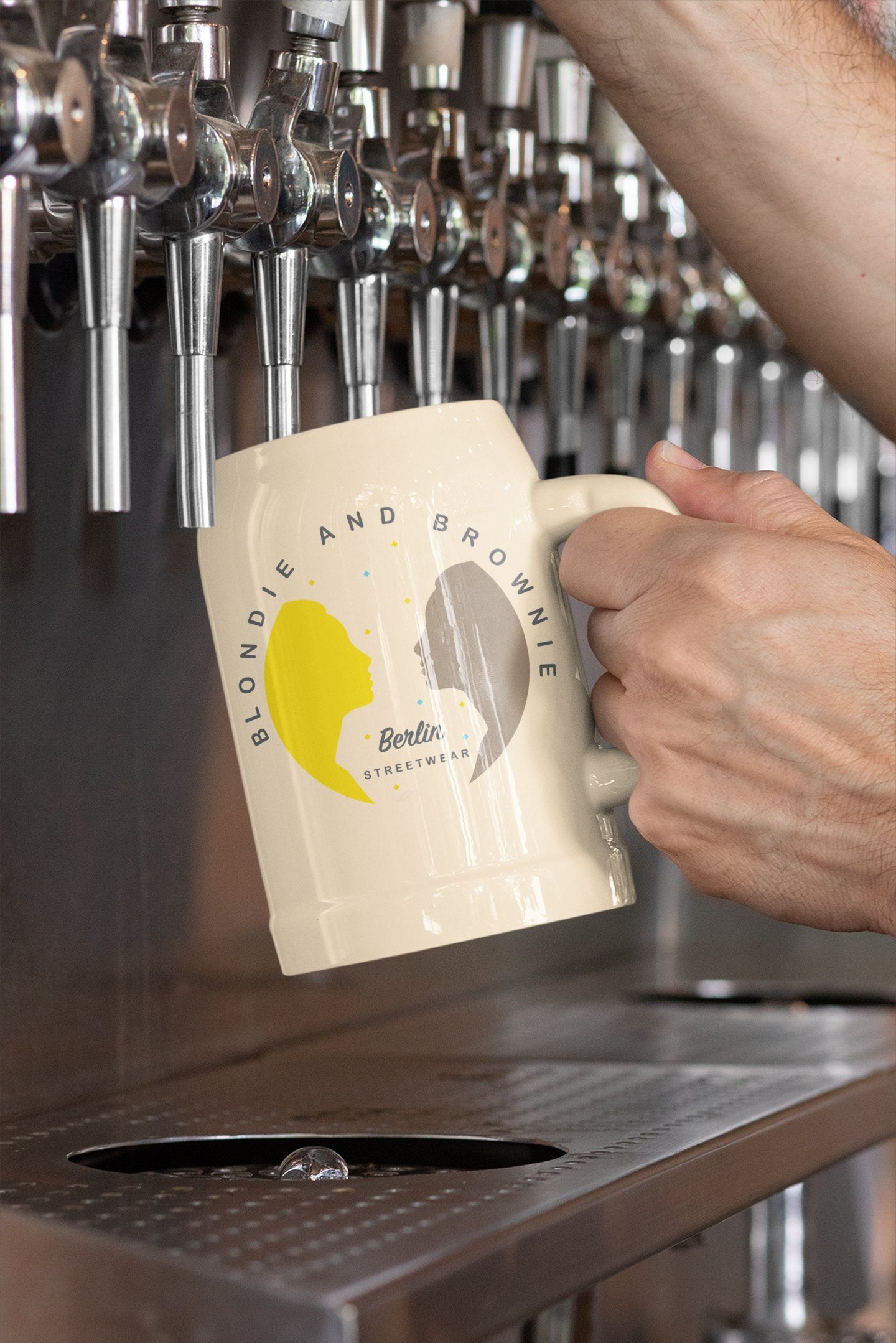 Blondie & Brownie Bierkrug Beige 0,5L viele Motive Geschenk Papa Vater Fest Grill Bier Tag, Keramik, mit Henkel