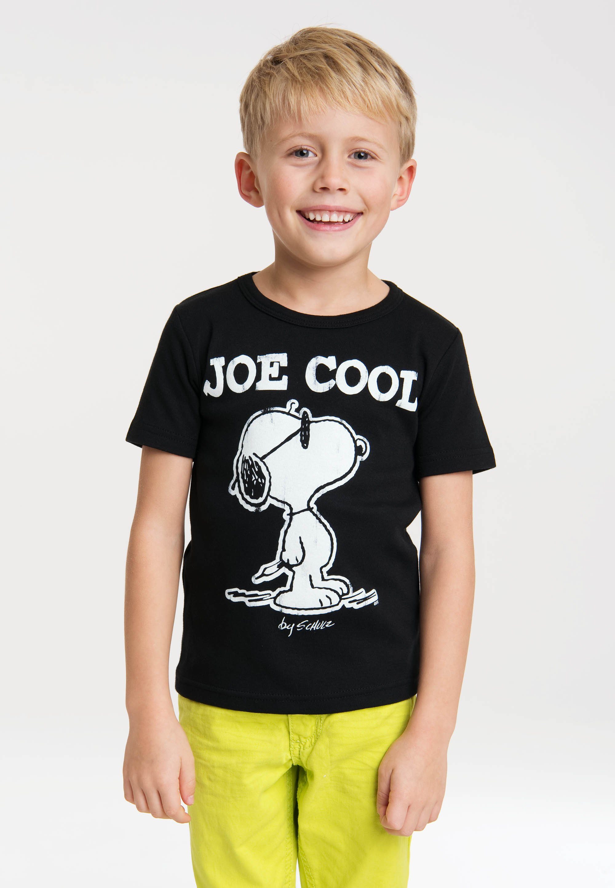LOGOSHIRT T-Shirt Snoopy - Peanuts - Joe Cool mit Retro-Print