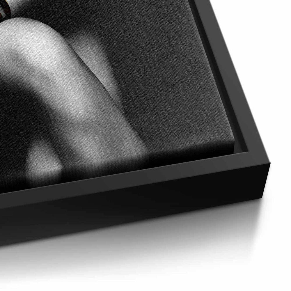 DOTCOMCANVAS® Leinwandbild, Leinwand Elegant Pose Rahmen gold premiu Erotik goldener Frau mit grau schwarz elegant
