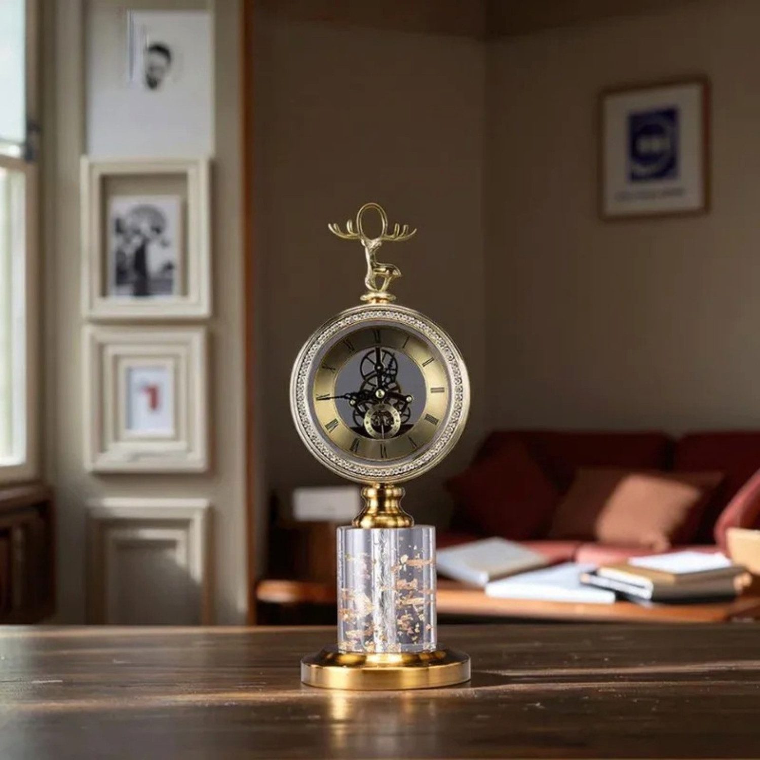 Quality Elegance Dekoobjekt Luxuriöse Goldene Hirschkopf-Tischuhr mit Marmorsockel (2 St)