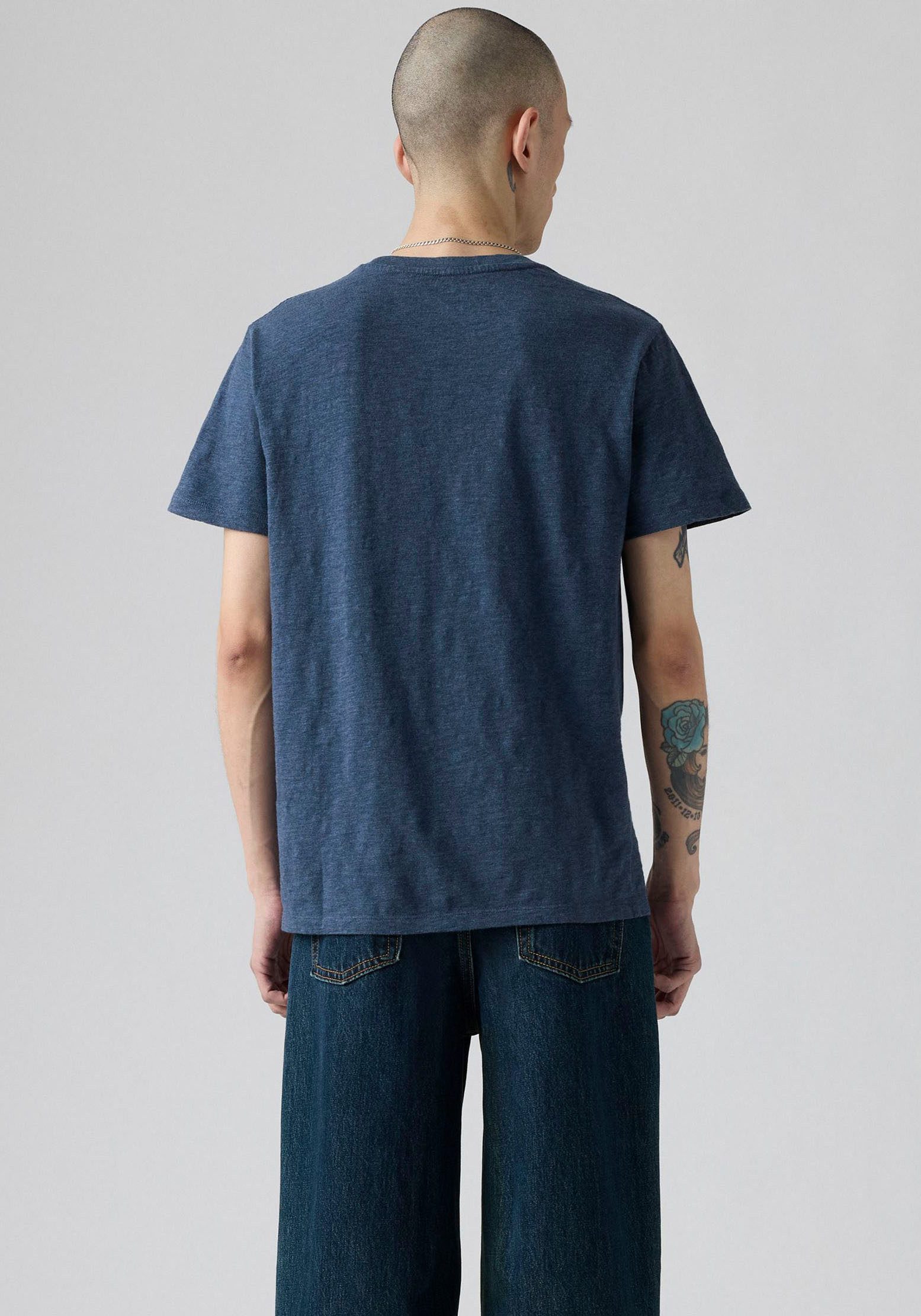 Levi's® T-Shirt CLASSIC POCKET TEE mit aufgesetzter Brusttasche – Bild 4 von 5